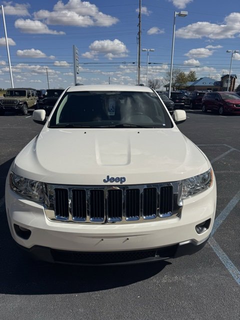 2011 Jeep Grand Cherokee Laredo photo 2
