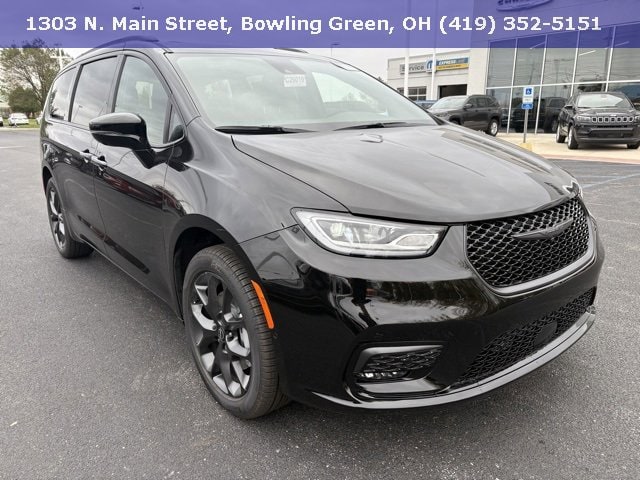 2026 Chrysler Pacifica Limited's photo