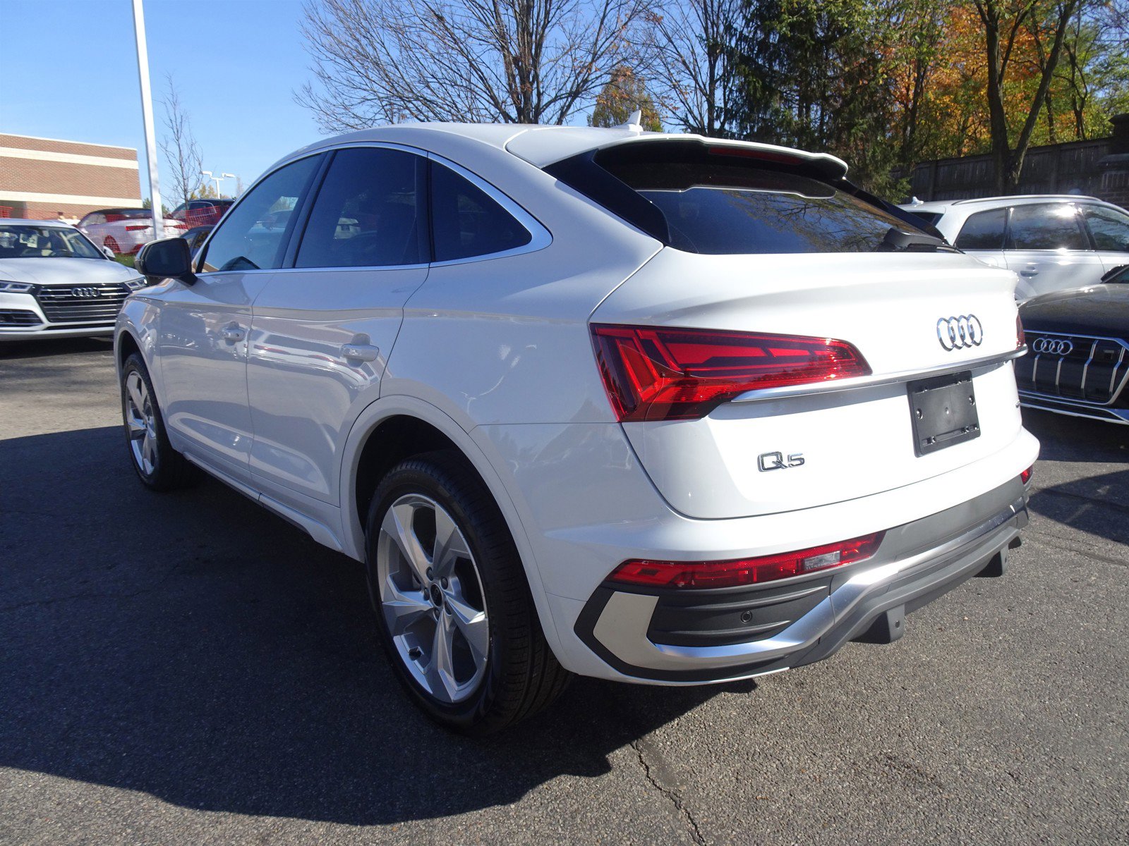 2025 Audi Q5 Sportback Premium Plus photo 3
