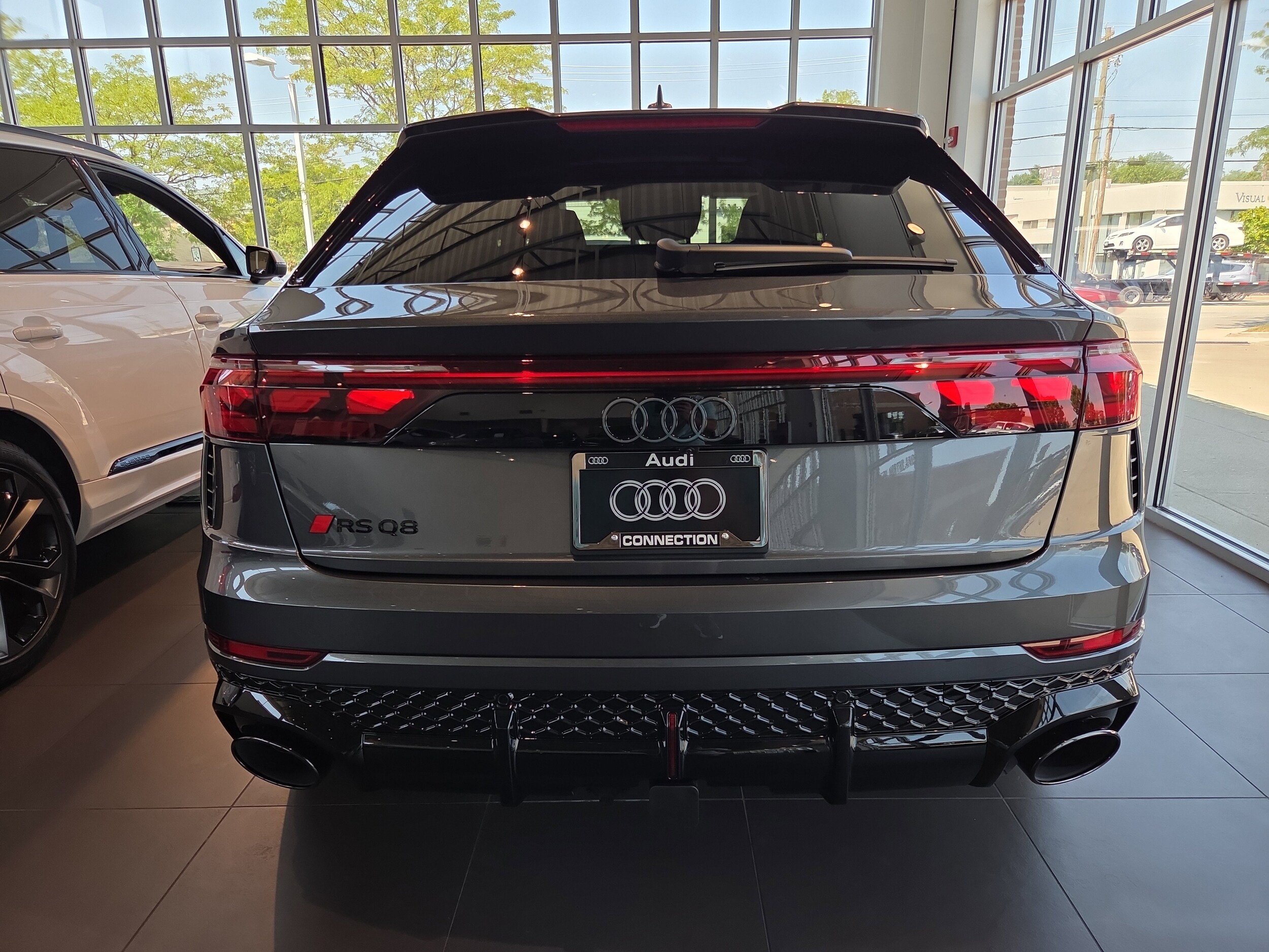 2025 Audi RS Q8 photo 4