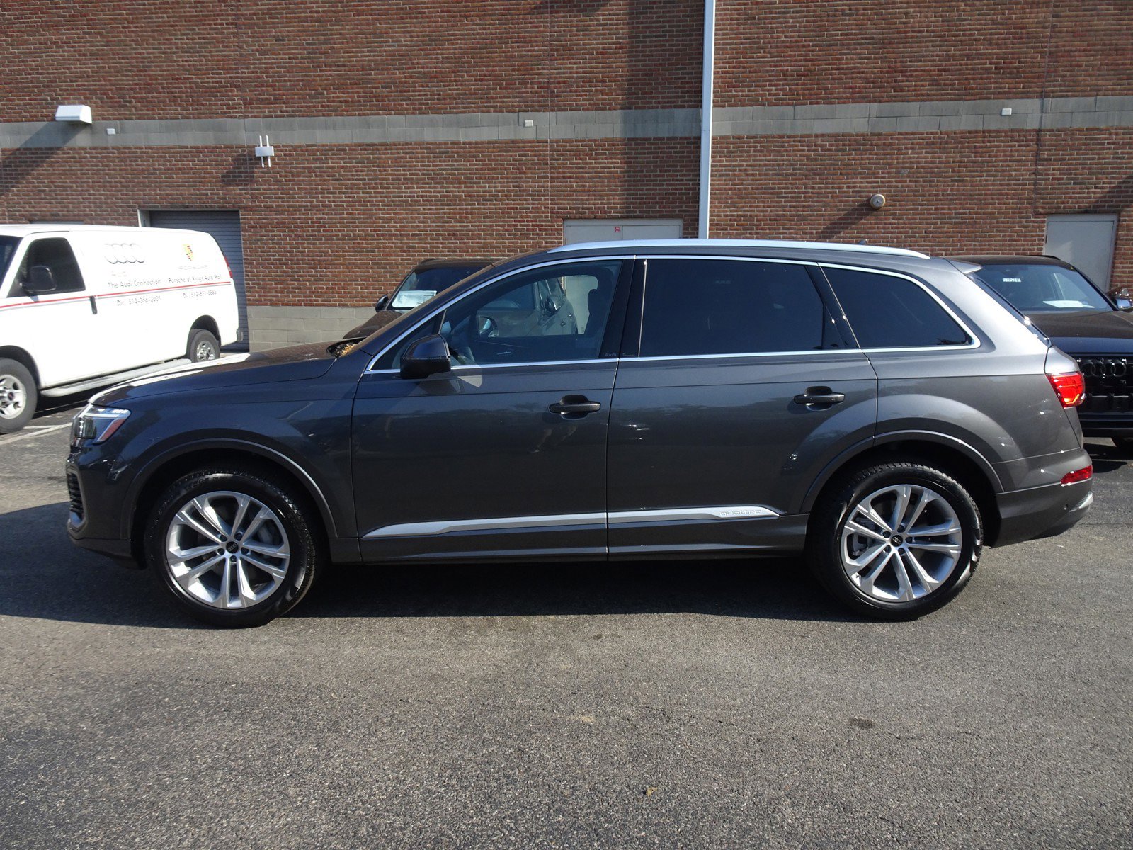 2025 Audi Q7 Premium photo 2
