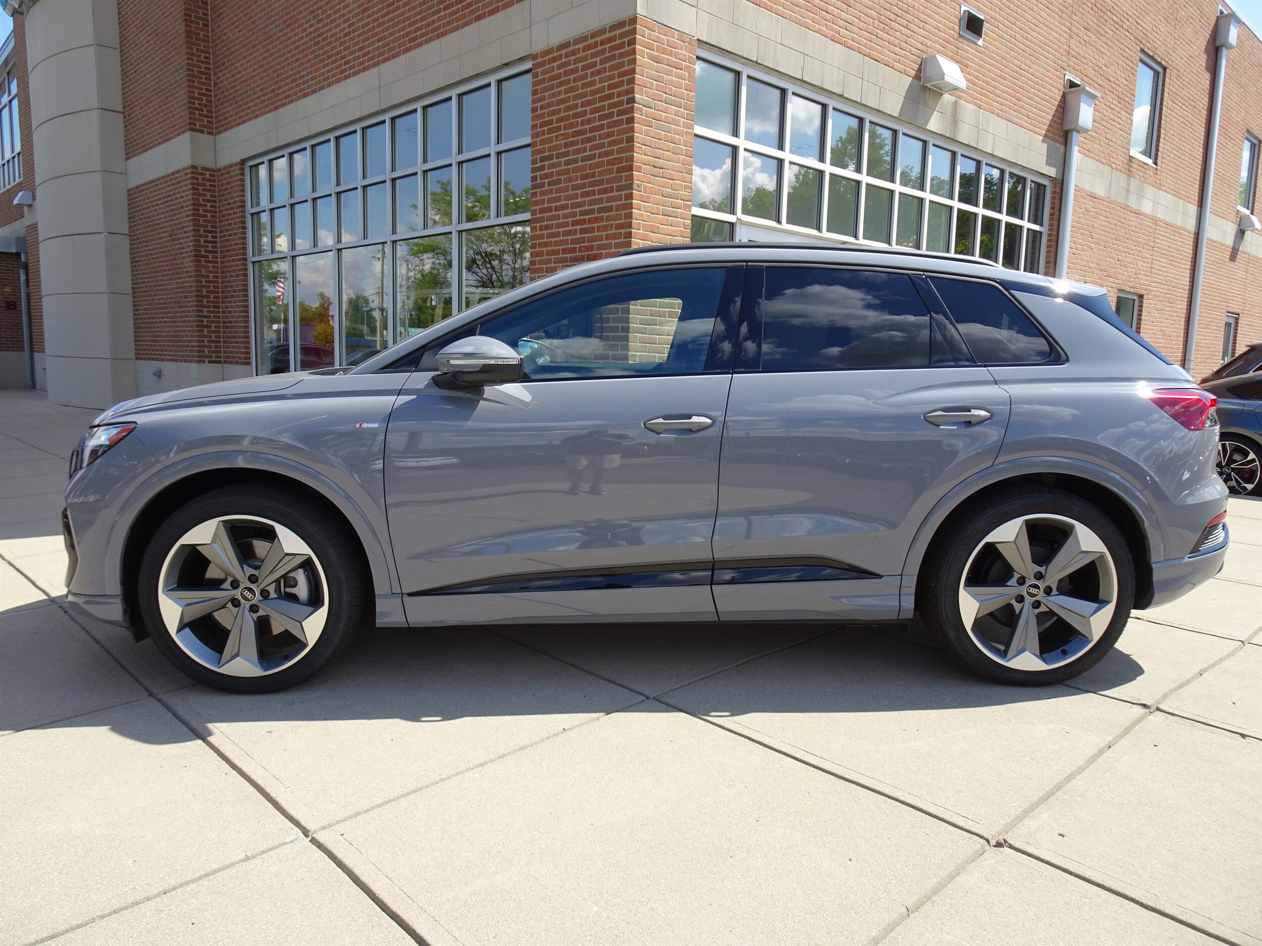 2025 Audi Q4 E-tron 55 Premium Plus photo 2