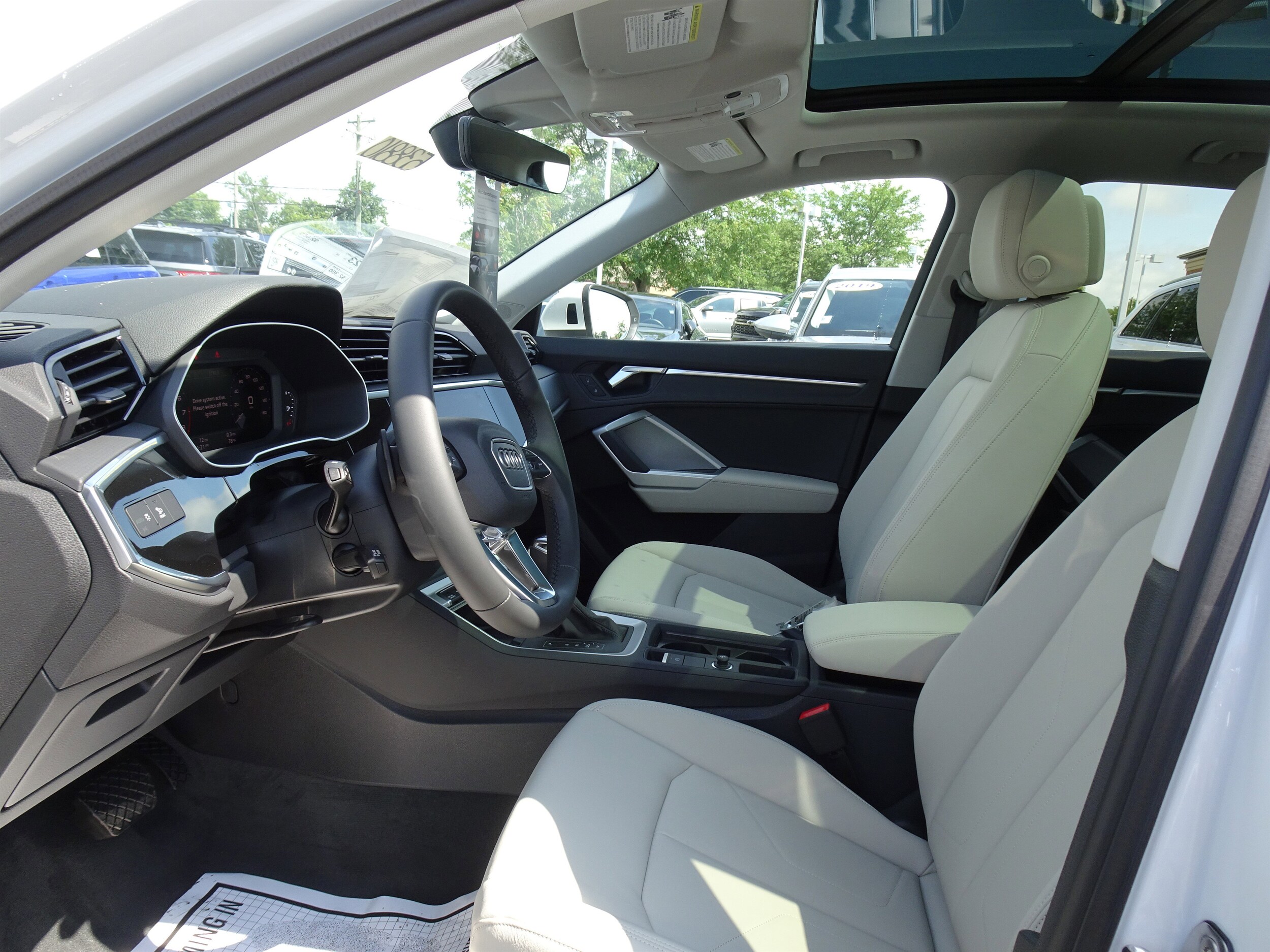 2025 Audi Q3 S line Premium Plus photo 4
