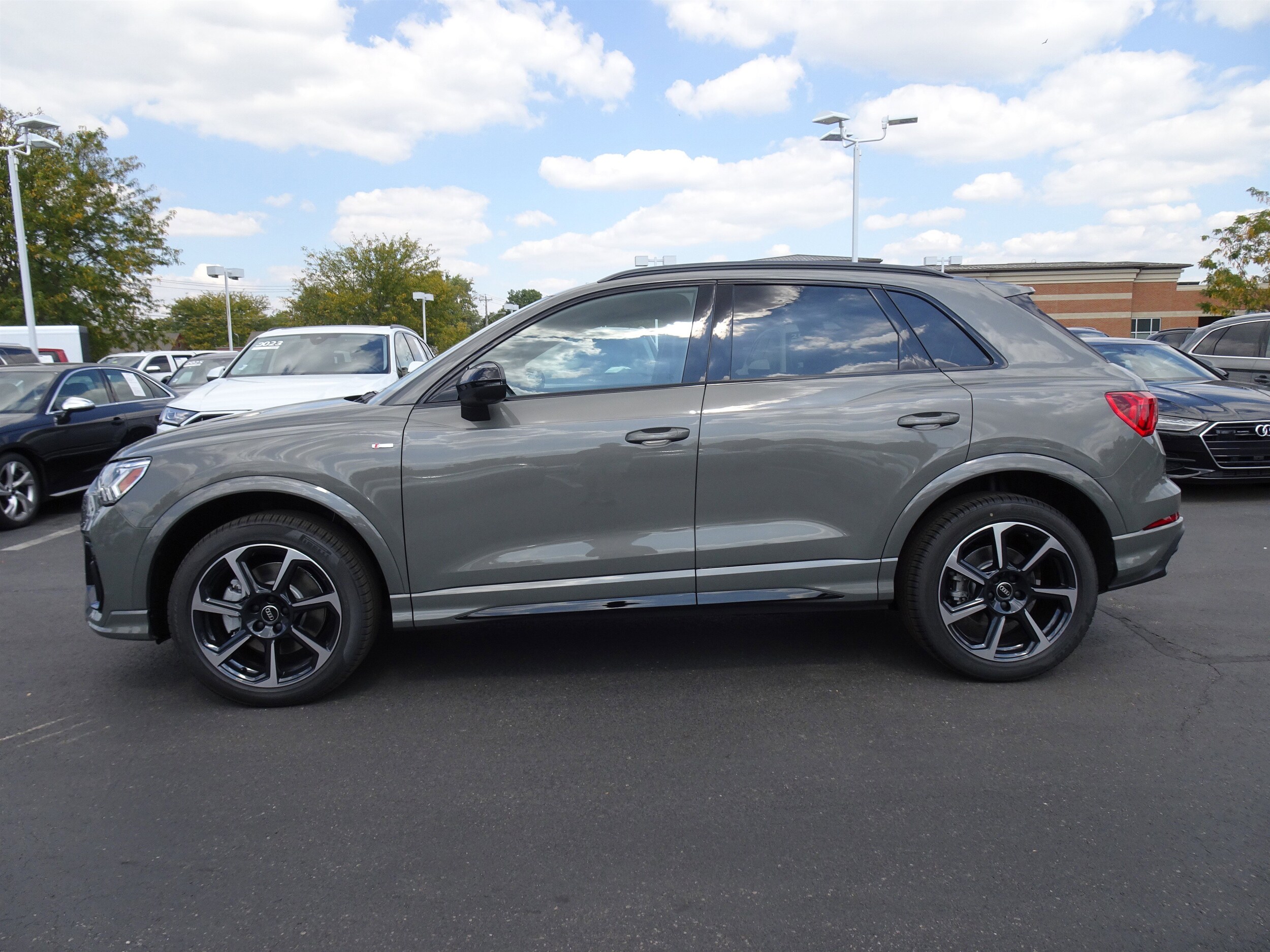 2025 Audi Q3 45 TFSI S line Premium Plus photo 2