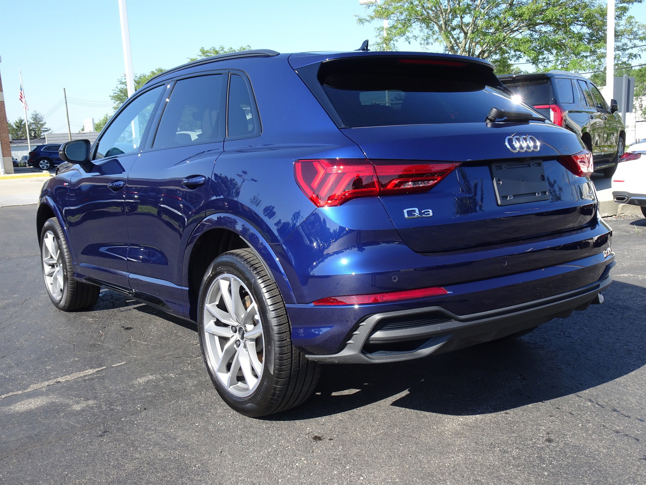 2025 Audi Q3 S line Premium photo 2