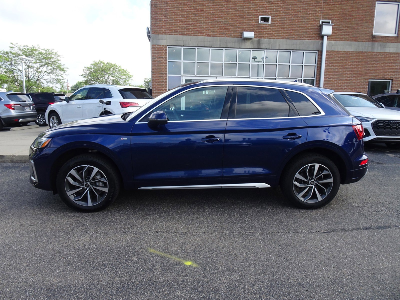 Certified 2024 Audi Q5 Premium with VIN WA1GAAFY6R2025589 for sale in Cincinnati, OH