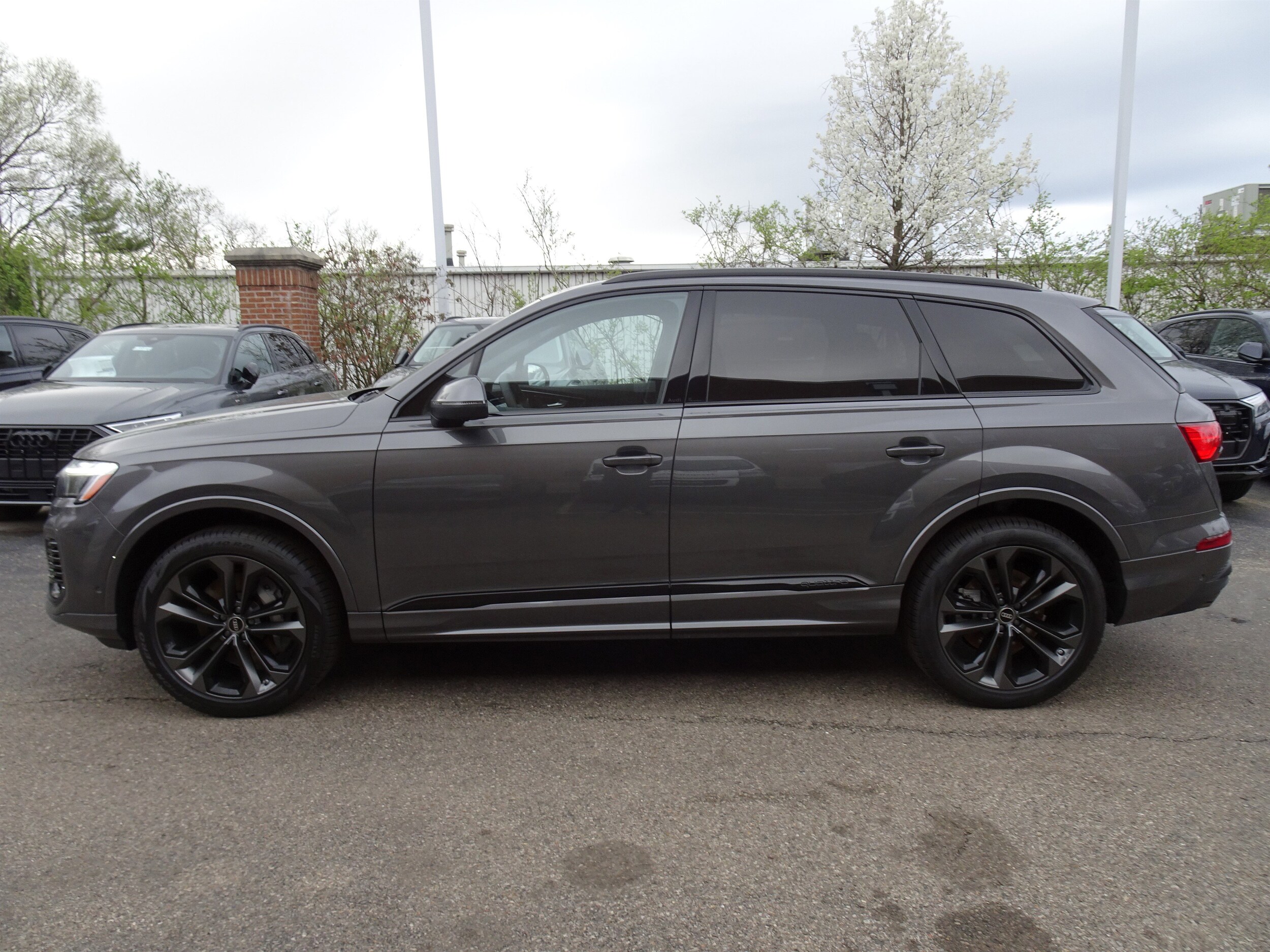 2025 Audi Q7 Premium Plus photo 2