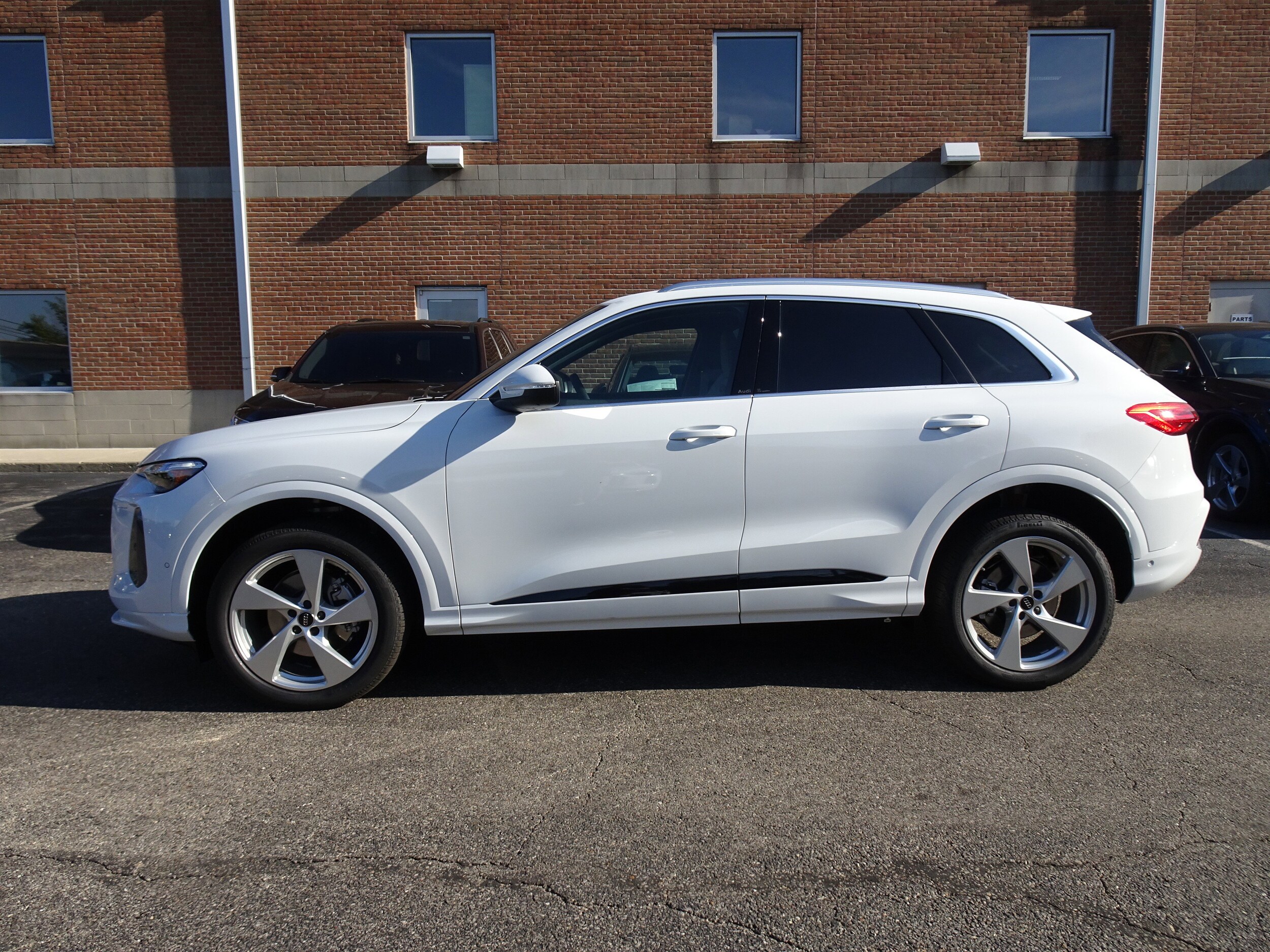2025 Audi Q5 2.0T Premium Plus photo 2
