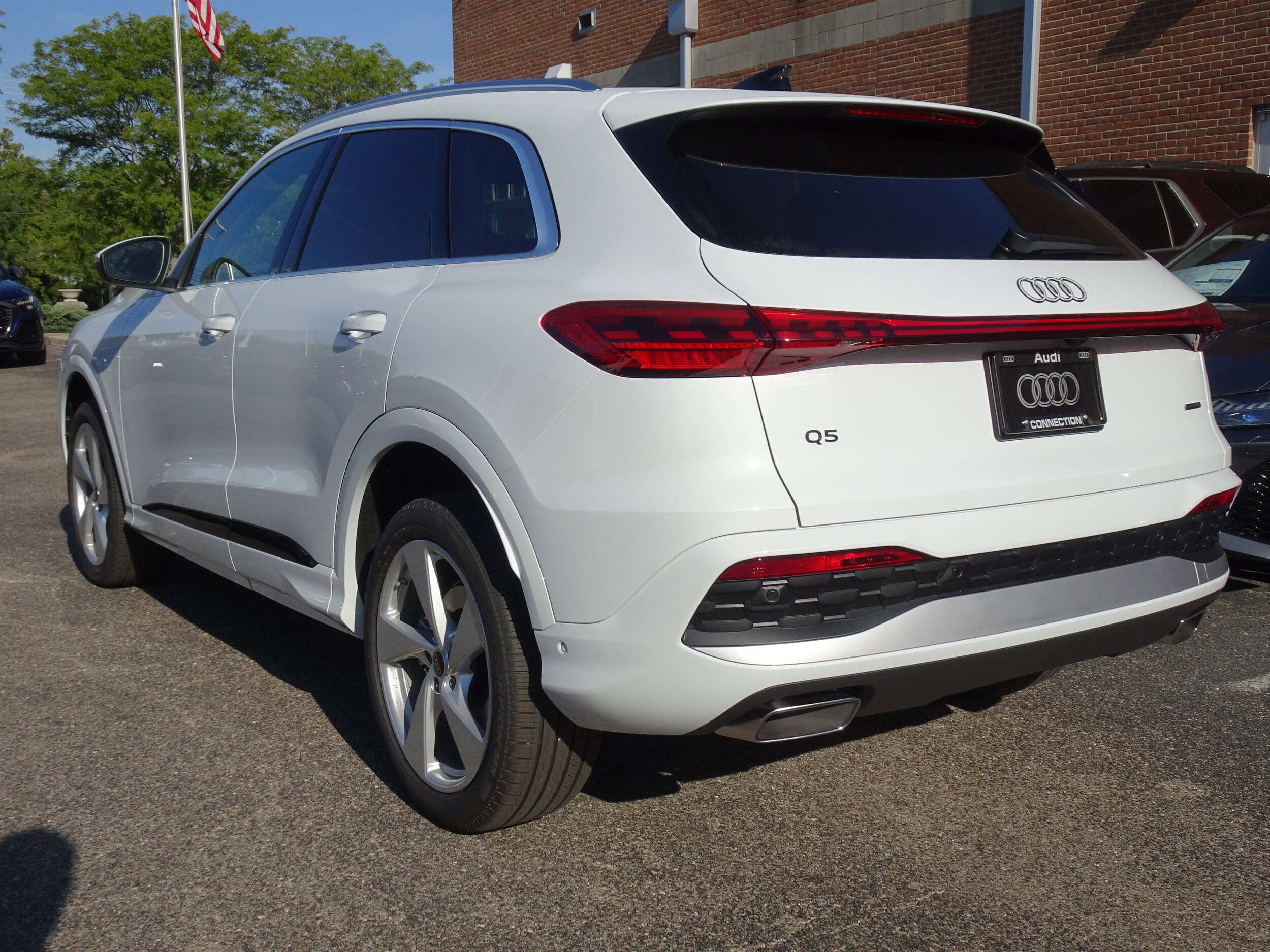 2025 Audi Q5 2.0T Premium Plus photo 3