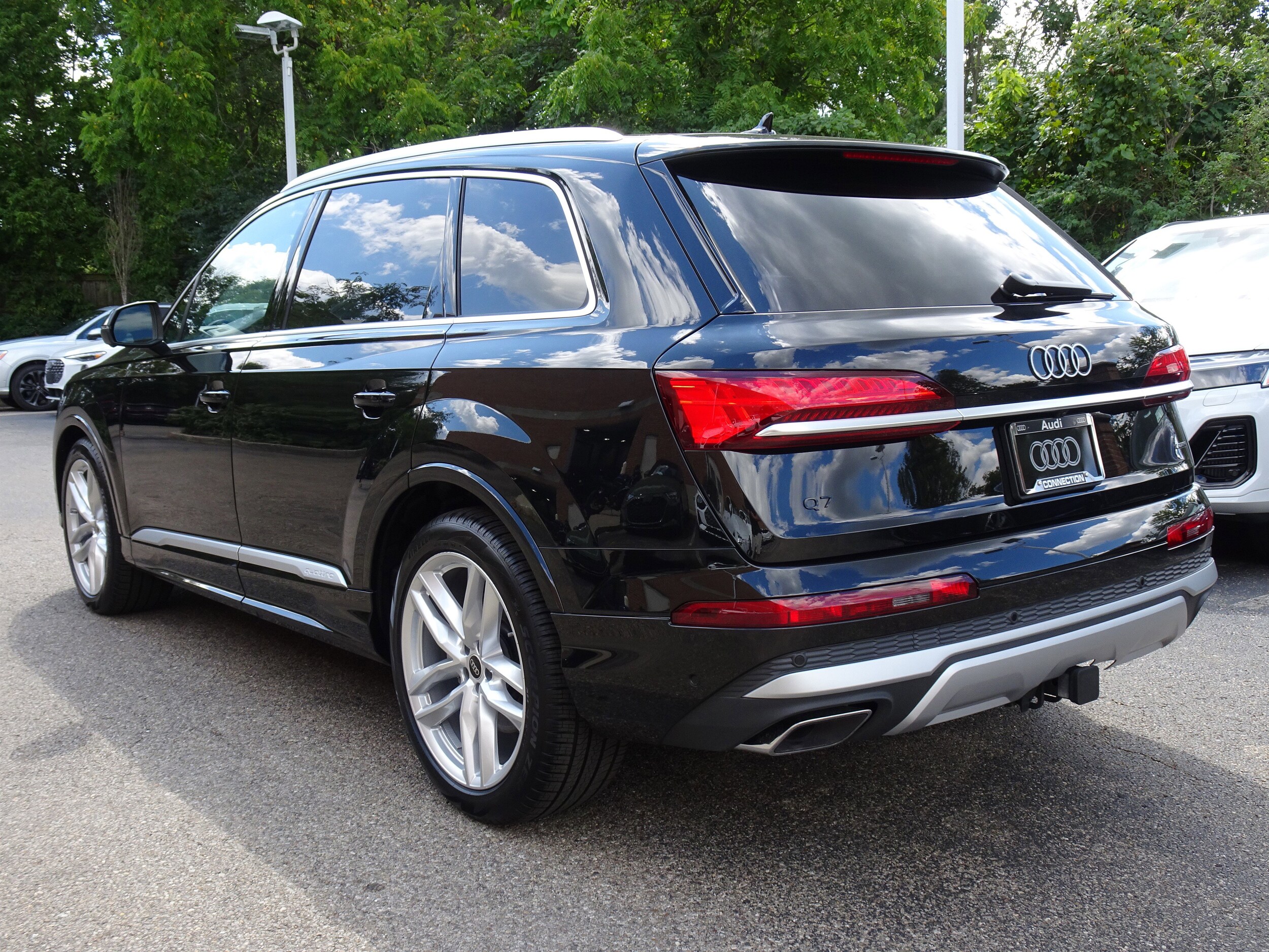 2025 Audi Q7 Premium Plus photo 2