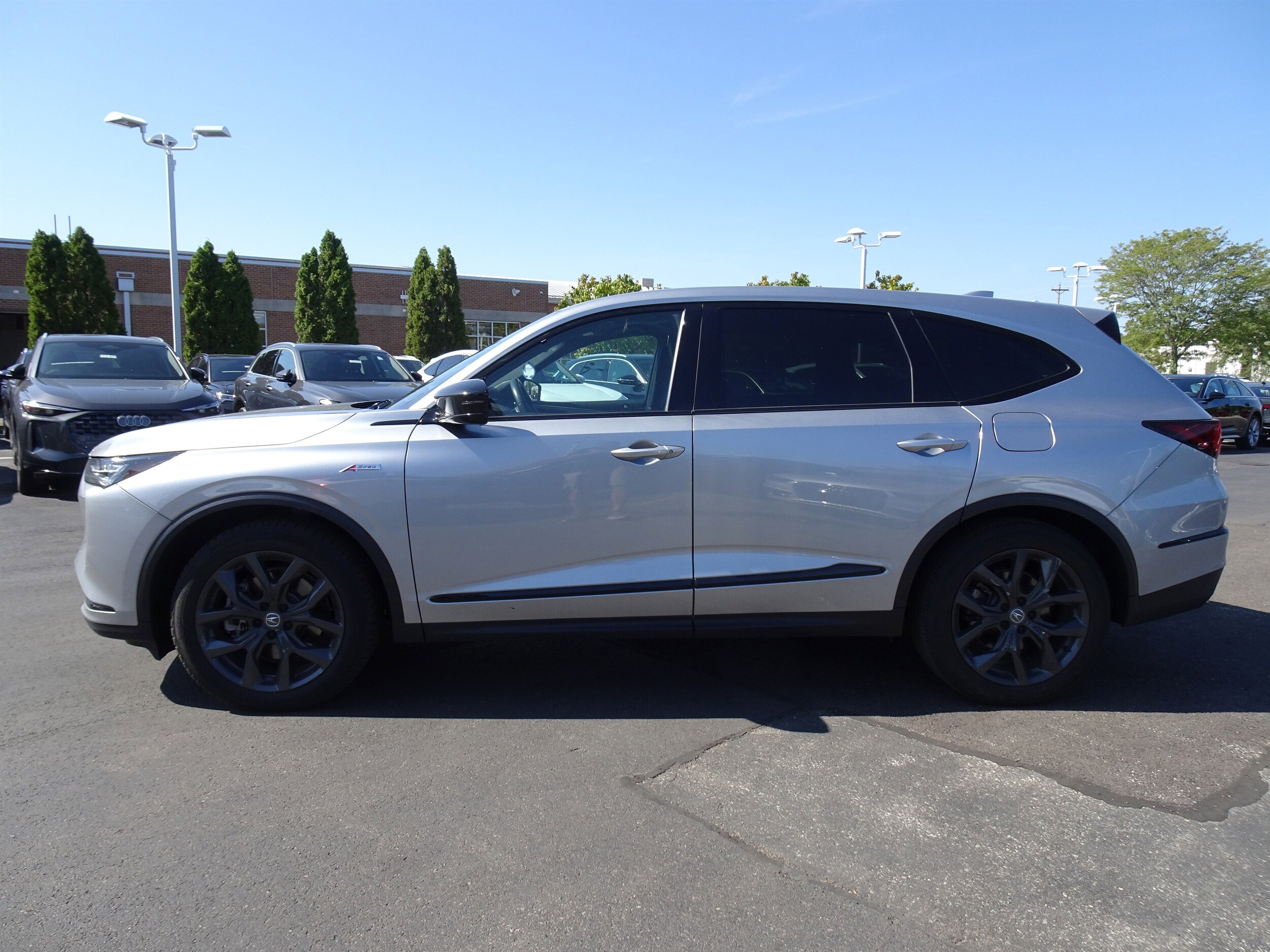 2023 Acura MDX SH-AWD A-Spec photo 2