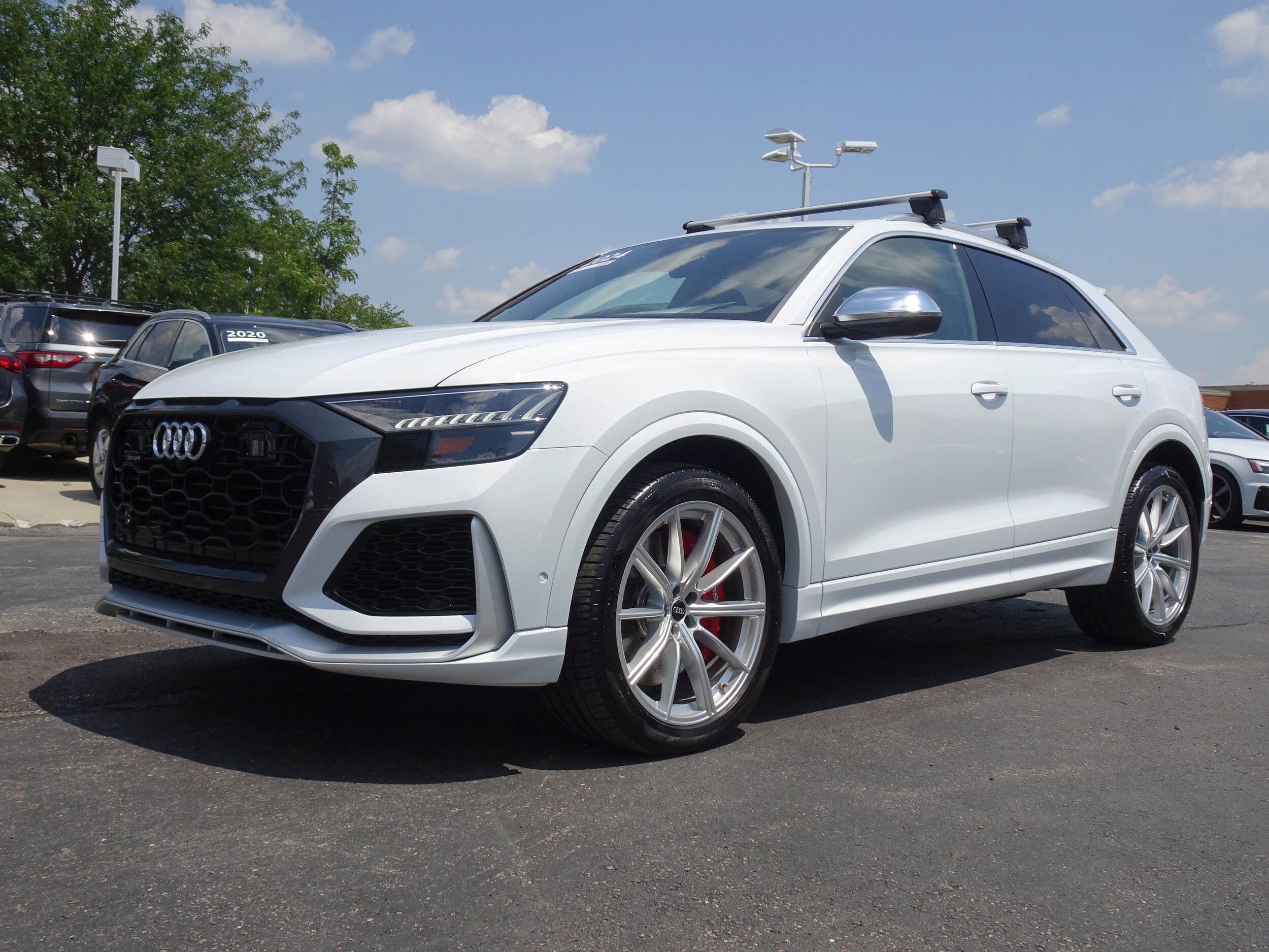 2024 Audi RS Q8 photo 2