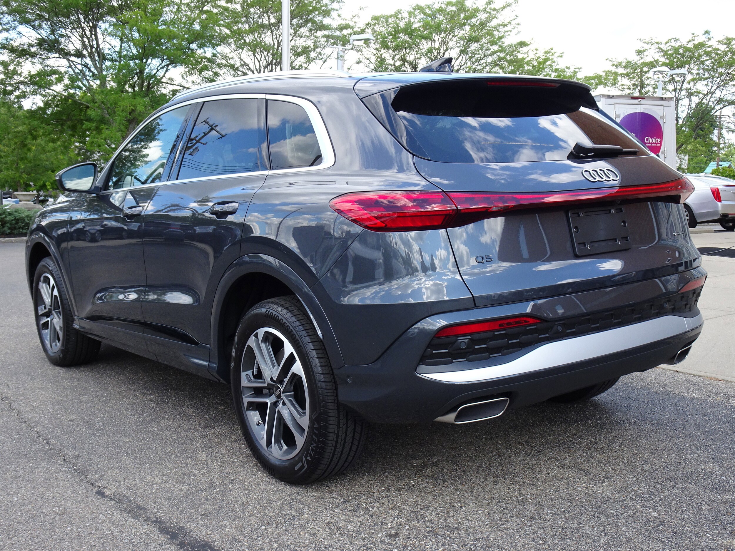 2025 Audi Q5 2.0T Premium Plus photo 2