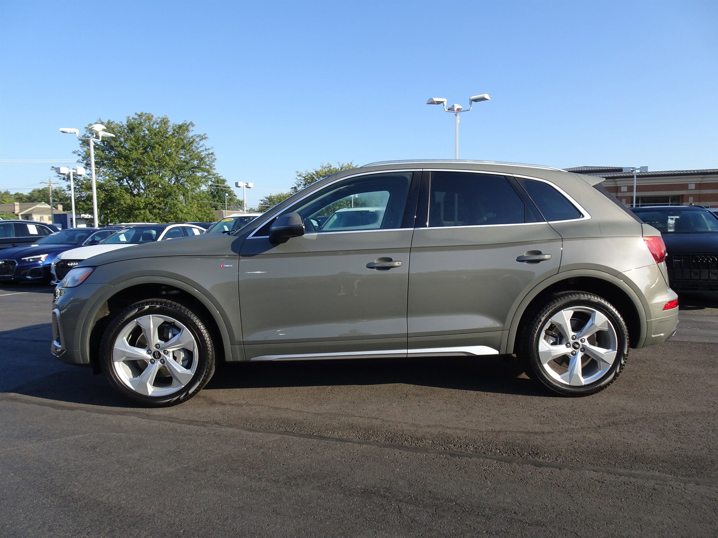 2025 Audi Q5 S line Premium Plus photo 2
