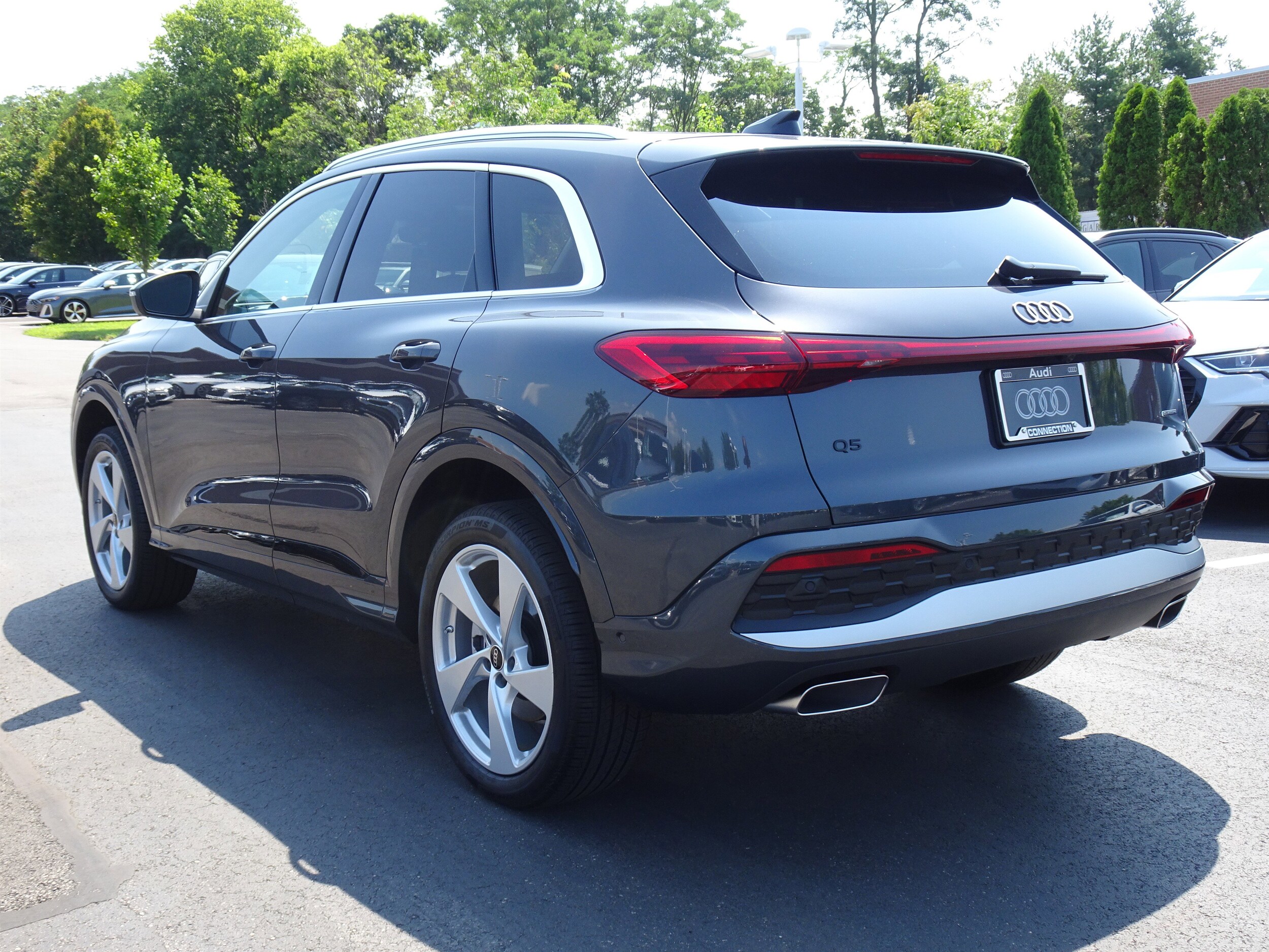 2025 Audi Q5 2.0T Premium Plus photo 2