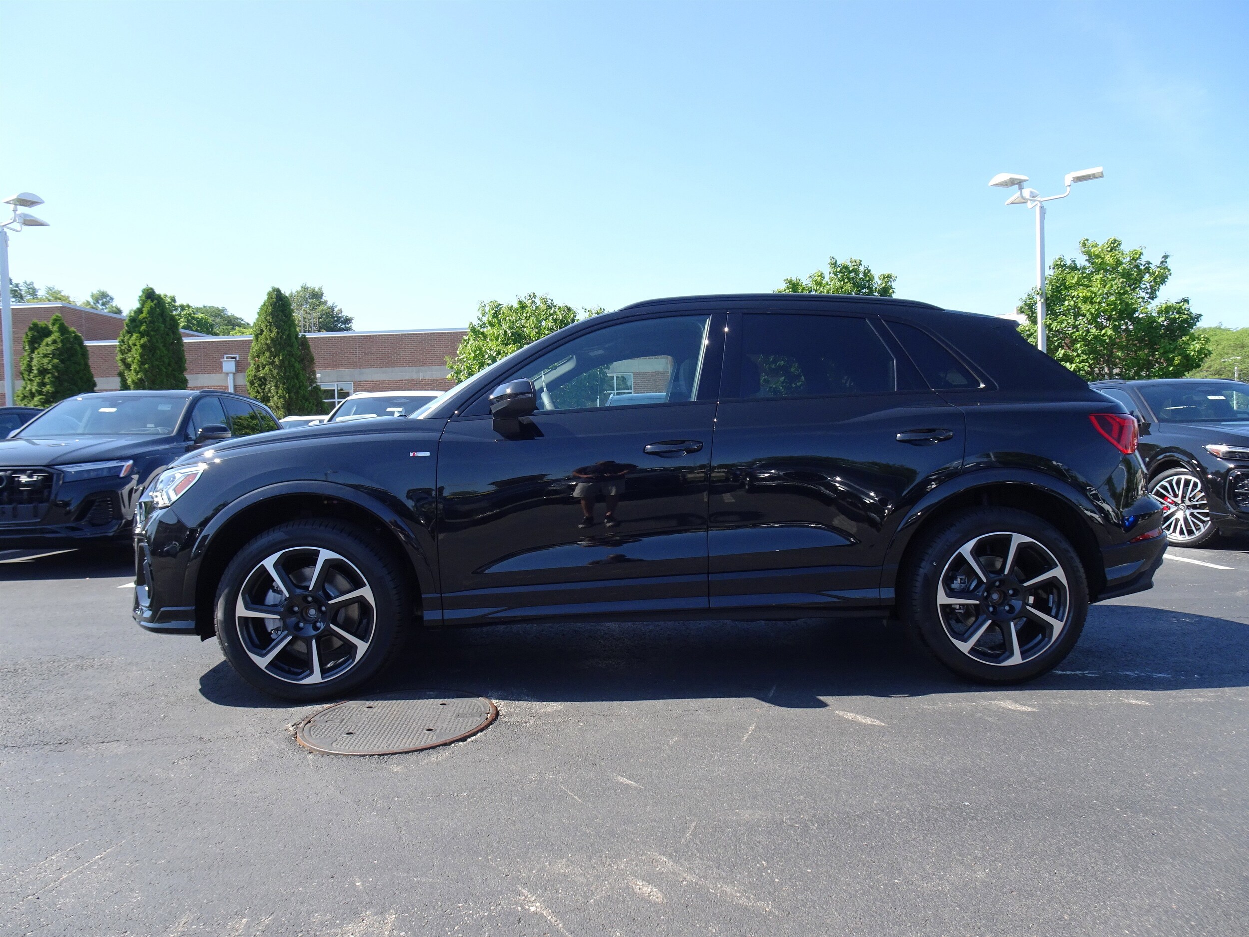 2025 Audi Q3 S line Premium Plus photo 2