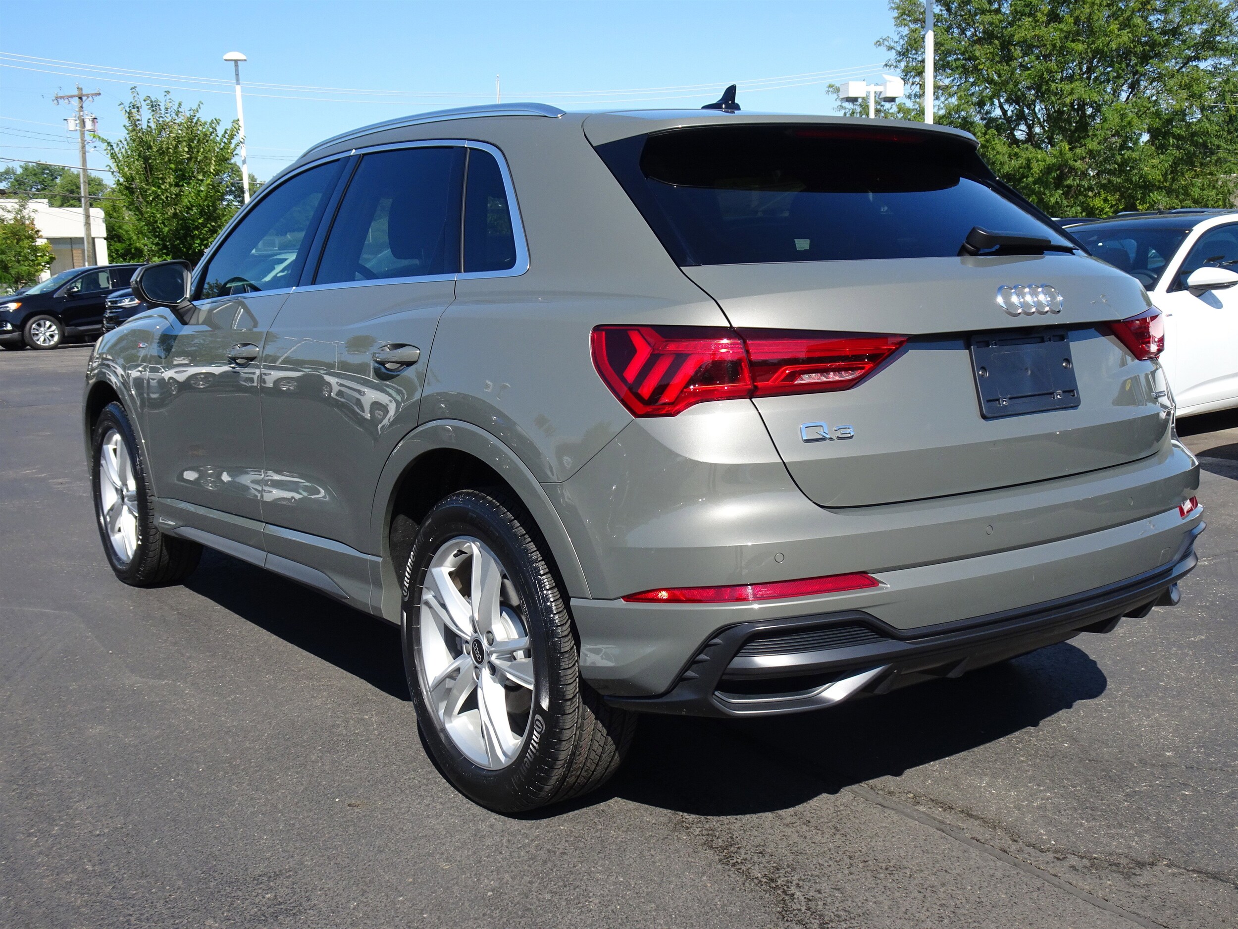 2022 Audi Q3 S line Premium Plus photo 3