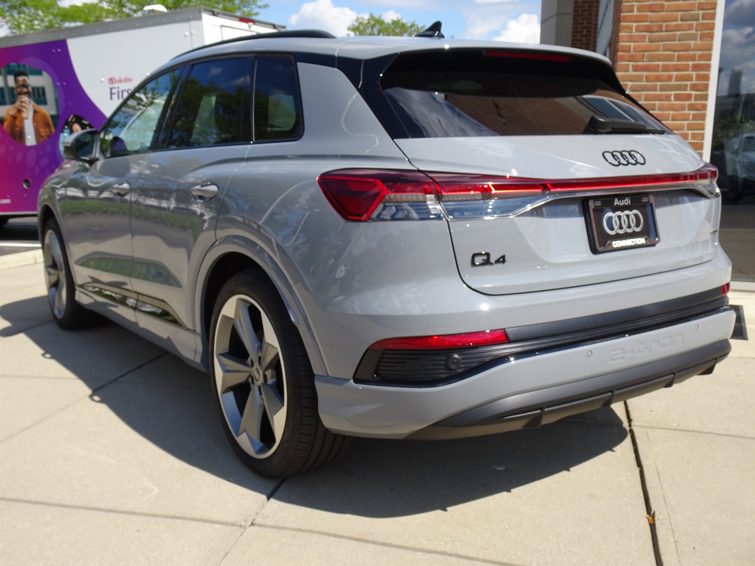 2025 Audi Q4 E-tron 55 Premium Plus photo 3