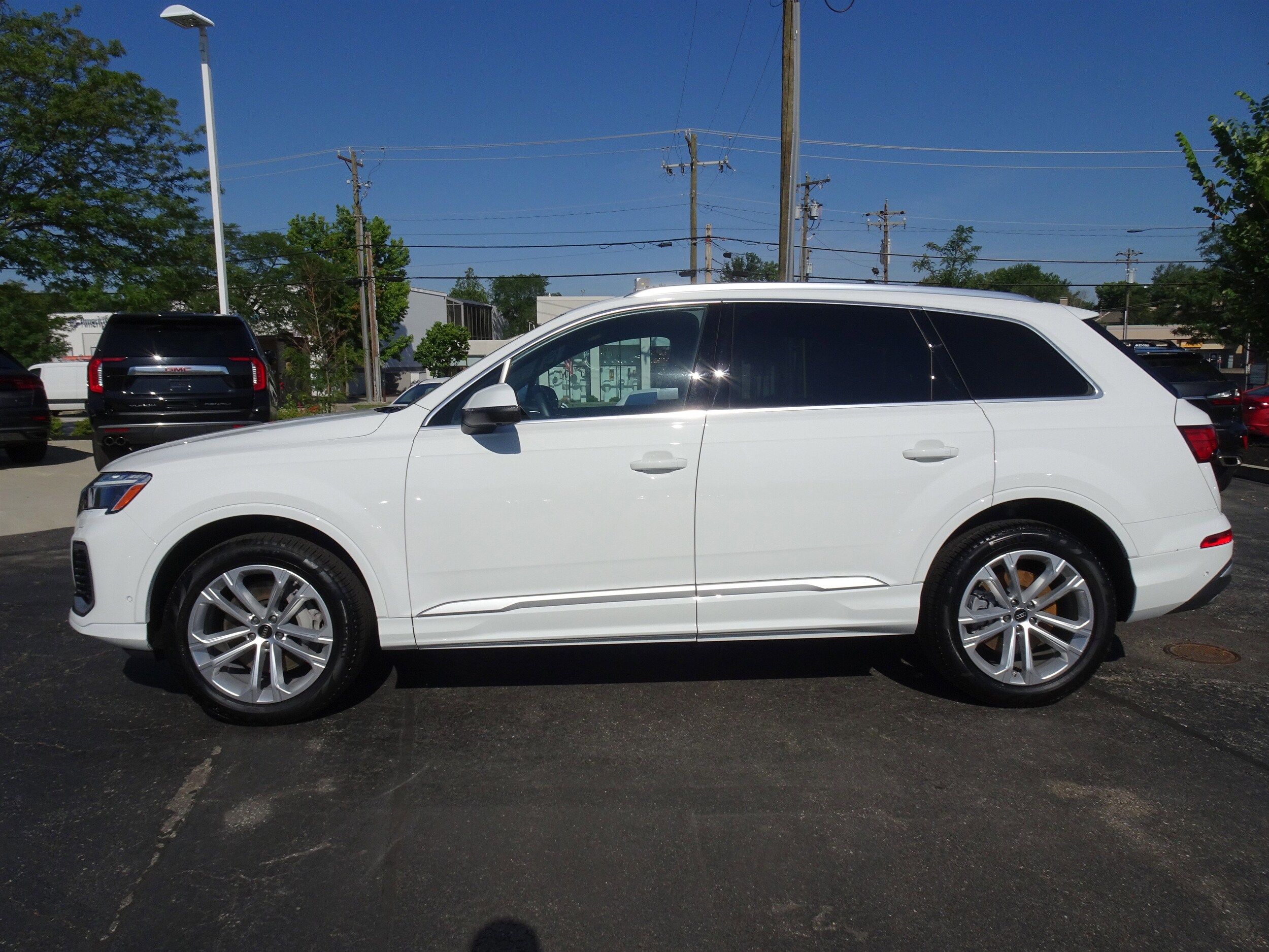 2025 Audi Q7 Premium photo 2