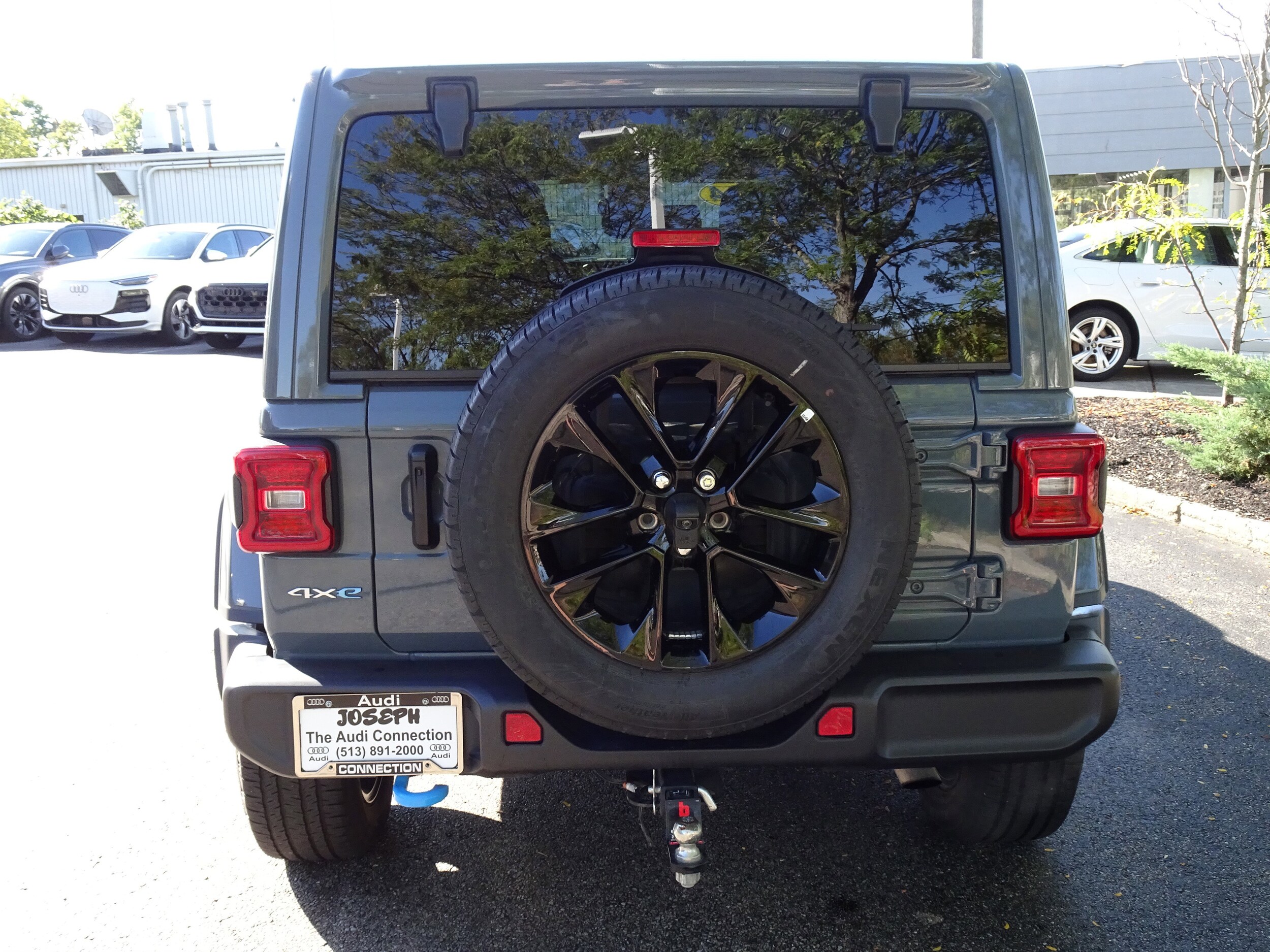 2024 Jeep Wrangler 4xe Sahara photo 3