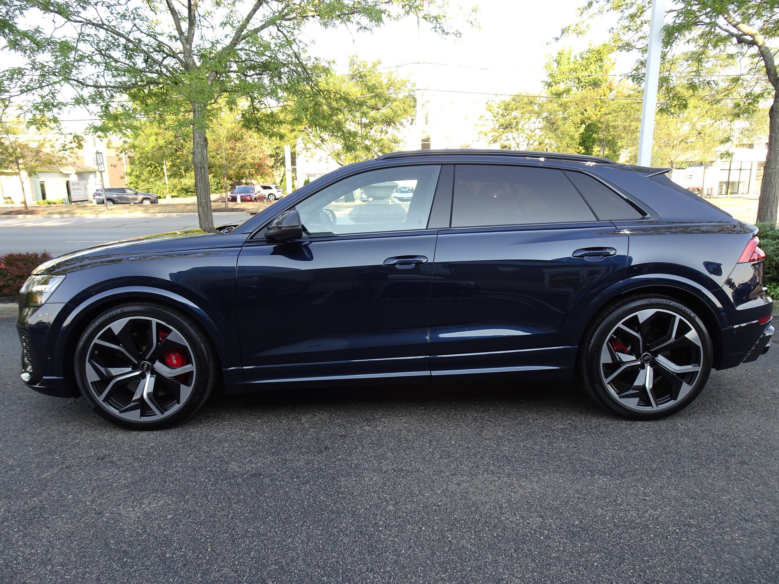2024 Audi RS Q8 photo 2