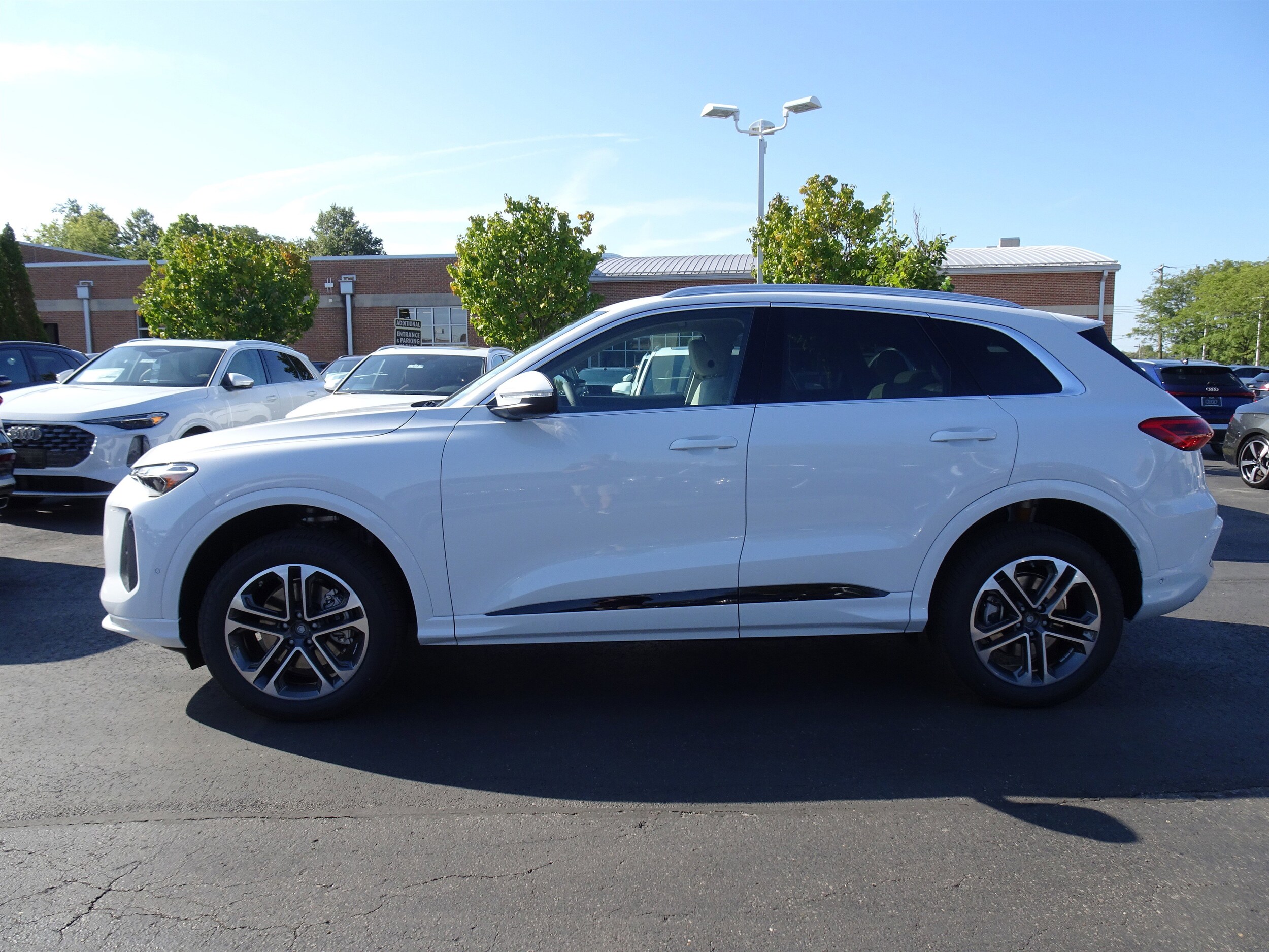 2025 Audi Q5 2.0T Premium photo 2