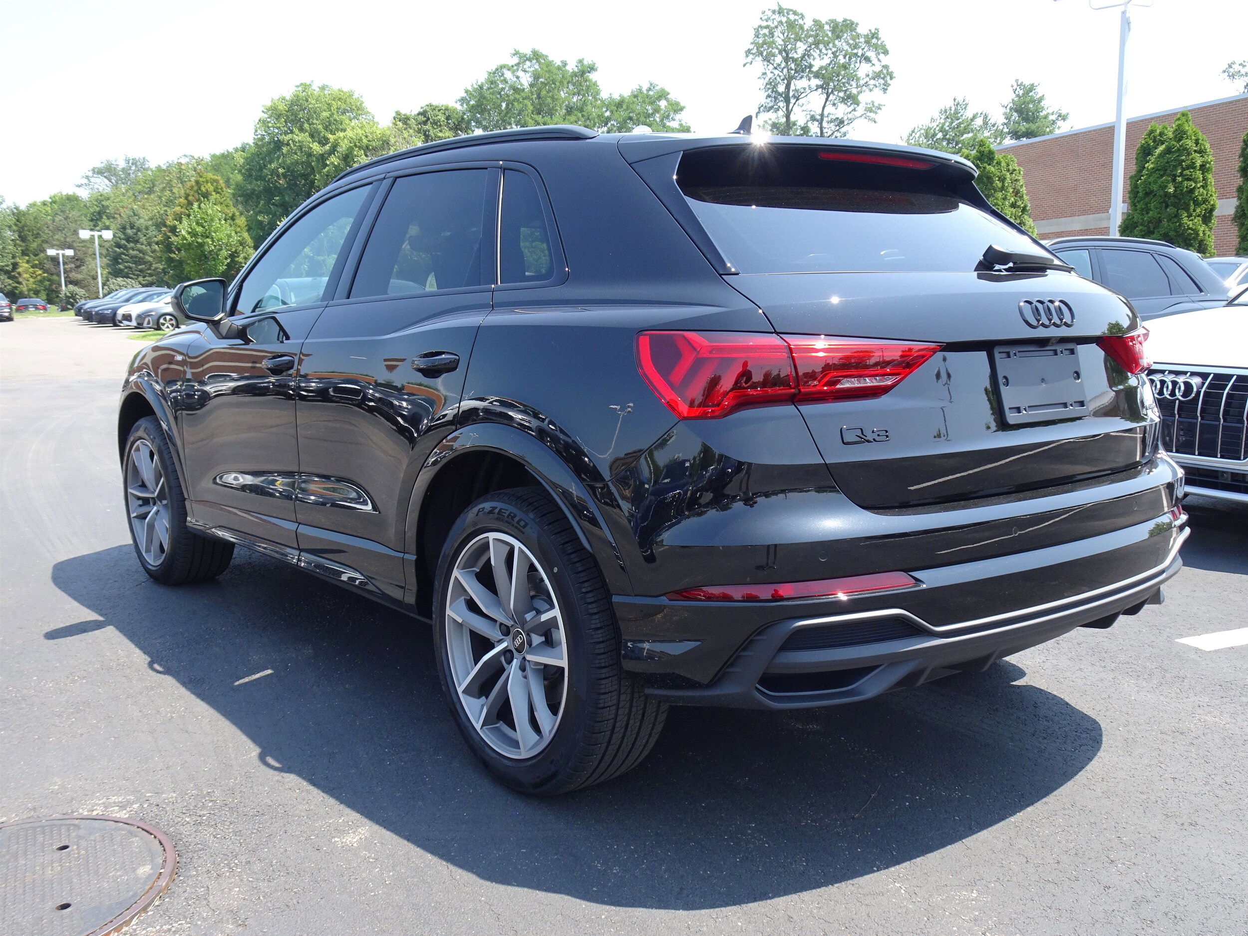 2025 Audi Q3 S line Premium photo 2