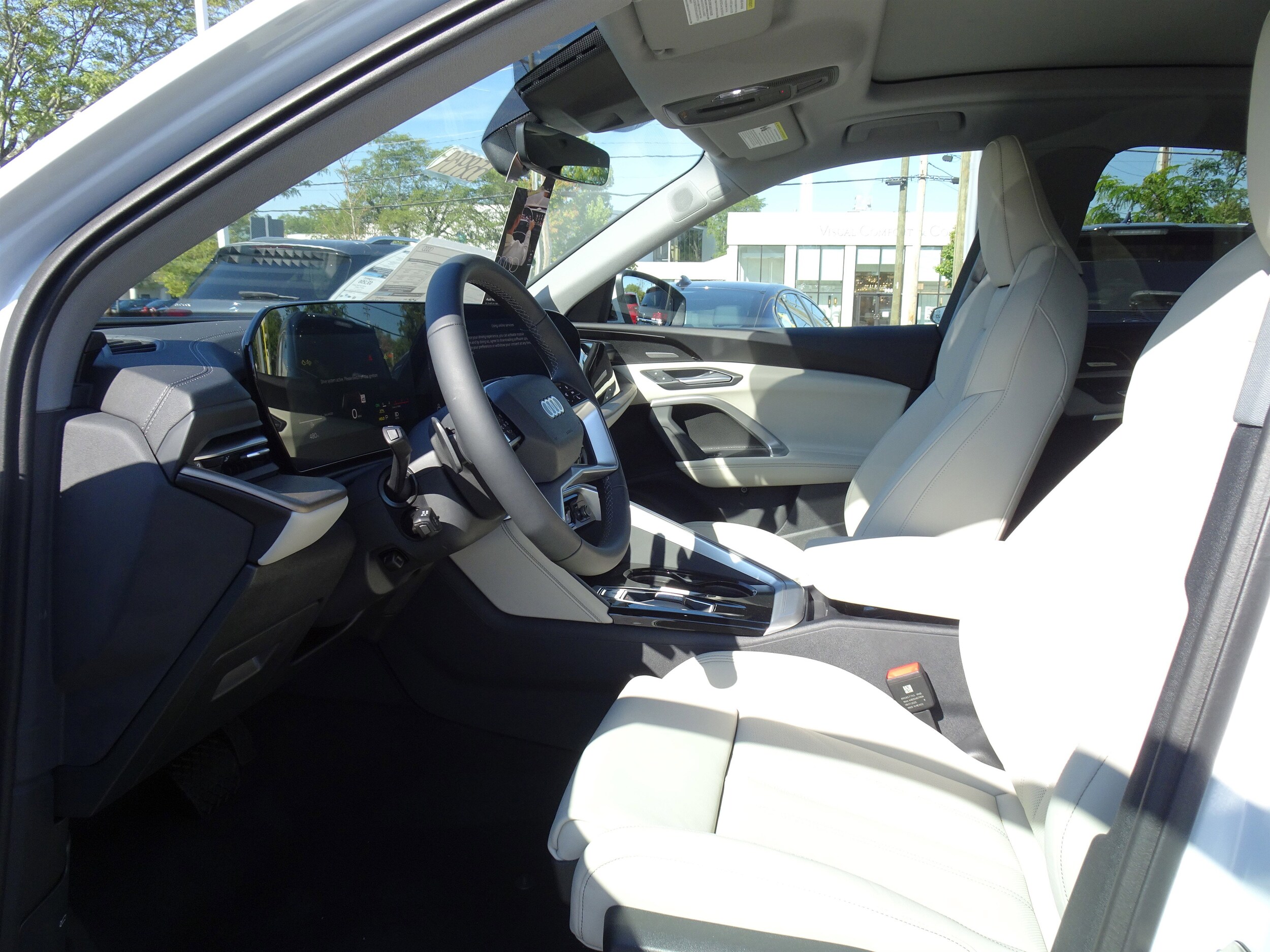 2025 Audi Q5 Sportback 2.0T Premium Plus photo 2