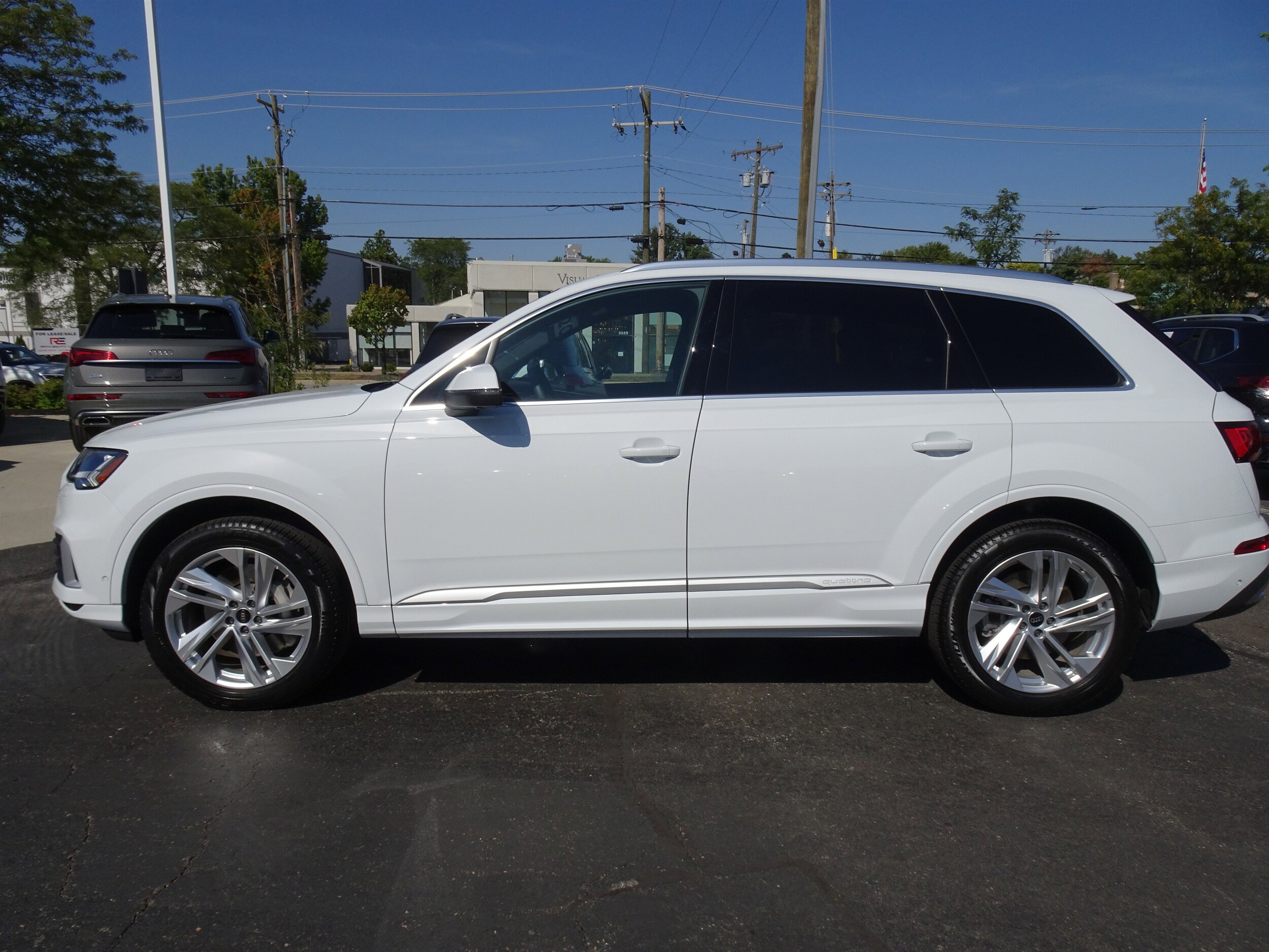 2023 Audi Q7 Premium photo 2