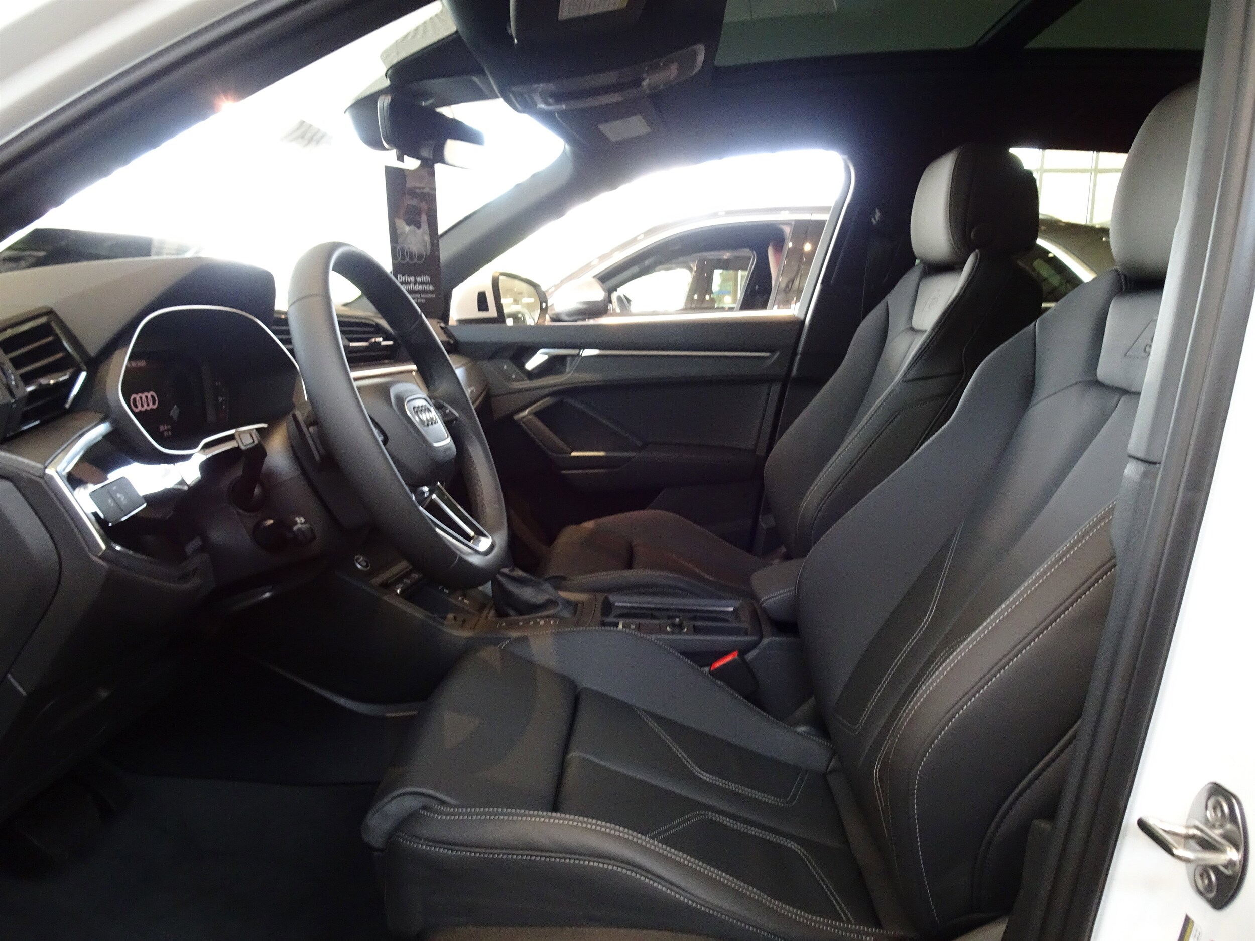 2025 Audi Q3 S line Premium photo 4