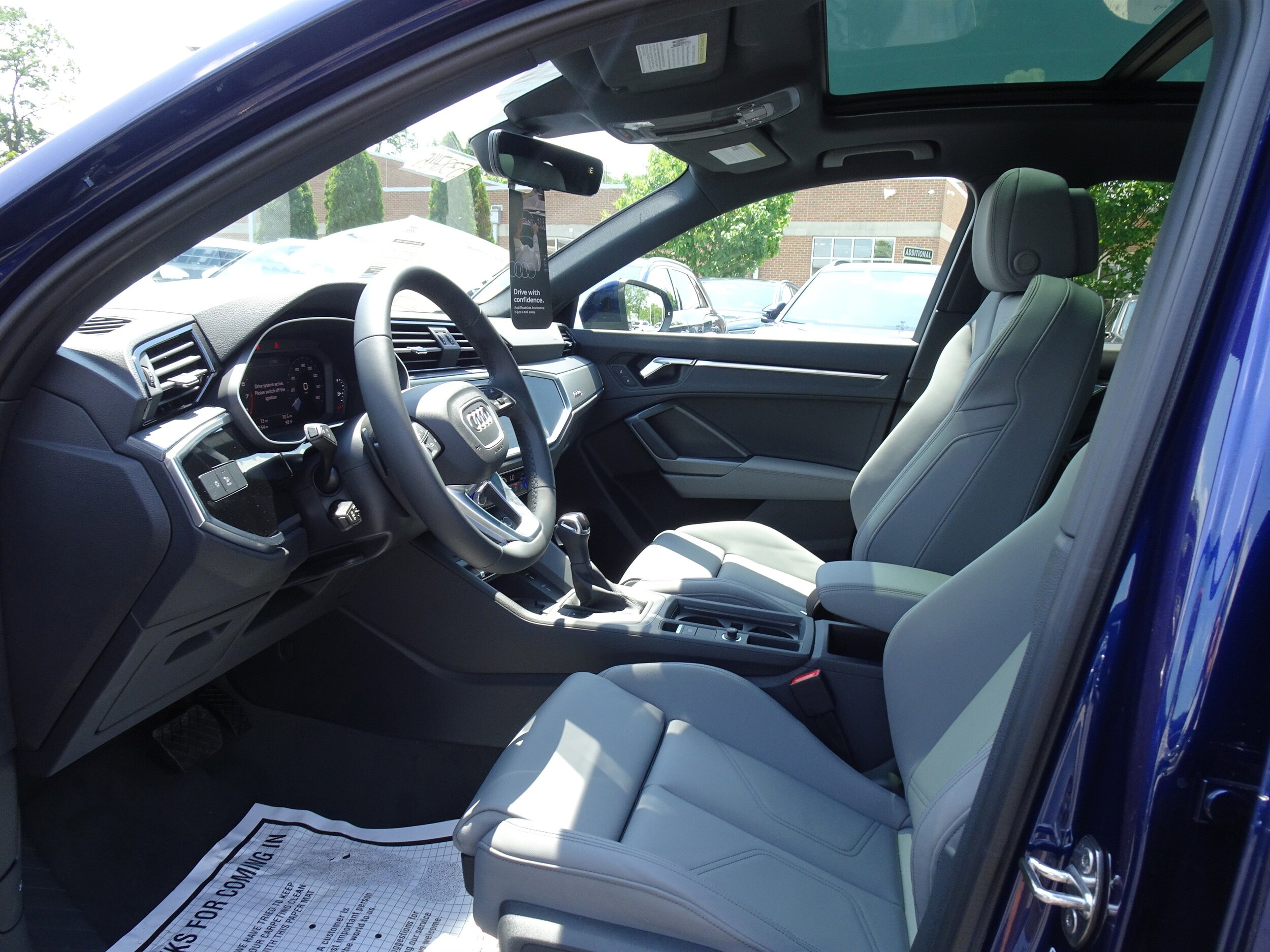 2025 Audi Q3 S line Premium photo 4