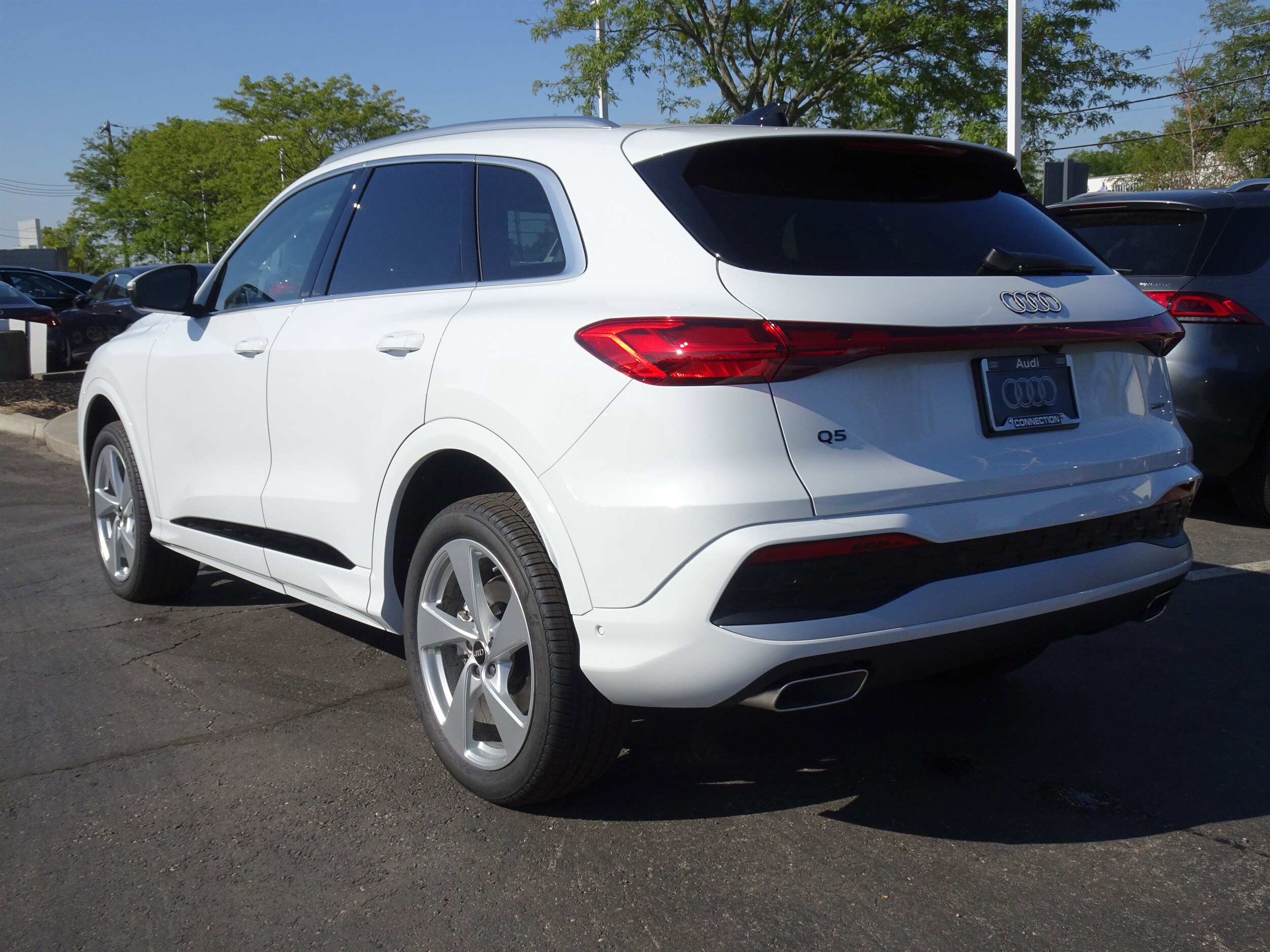 2025 Audi Q5 2.0T Prestige photo 3