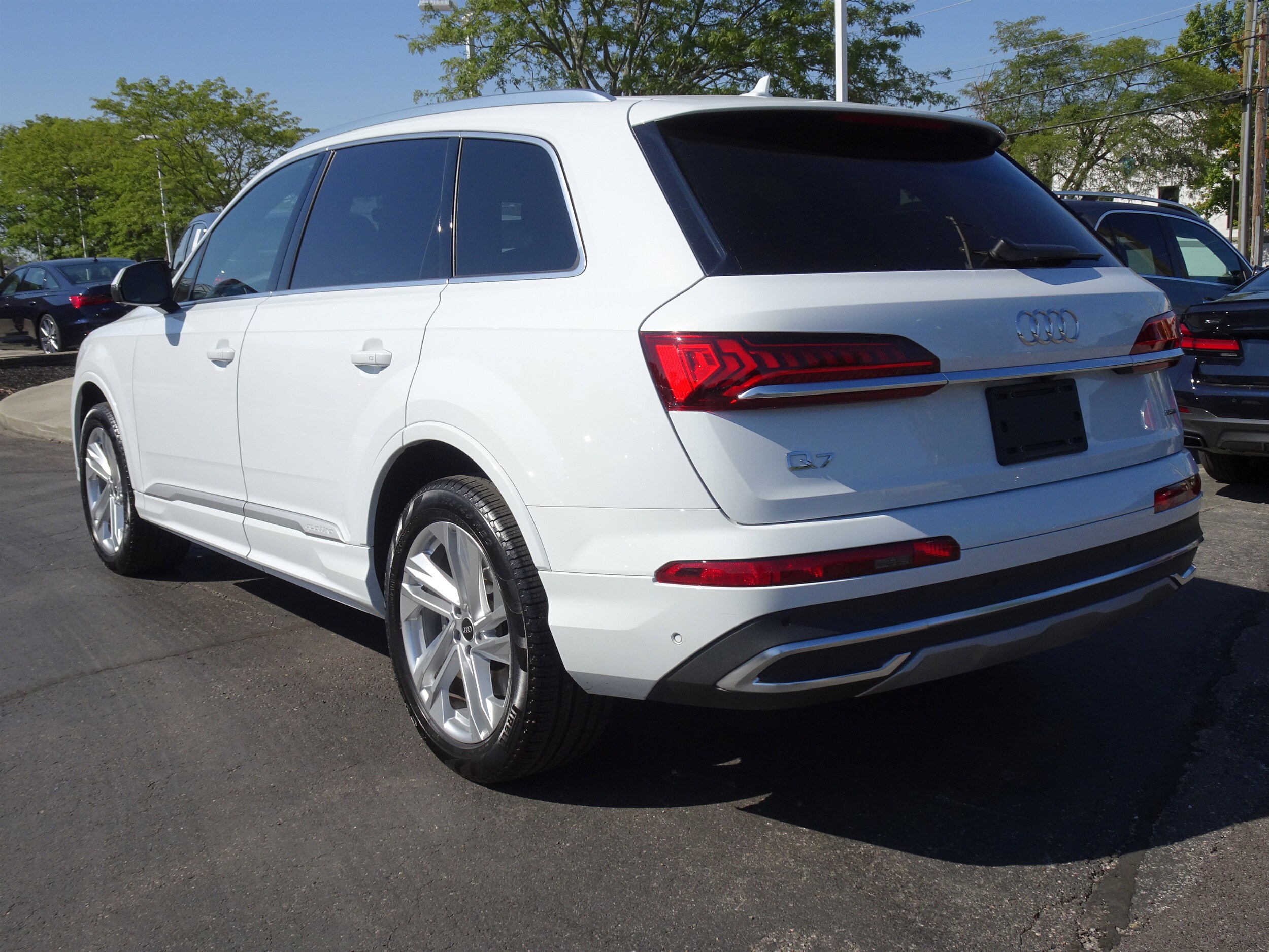 2023 Audi Q7 Premium photo 3