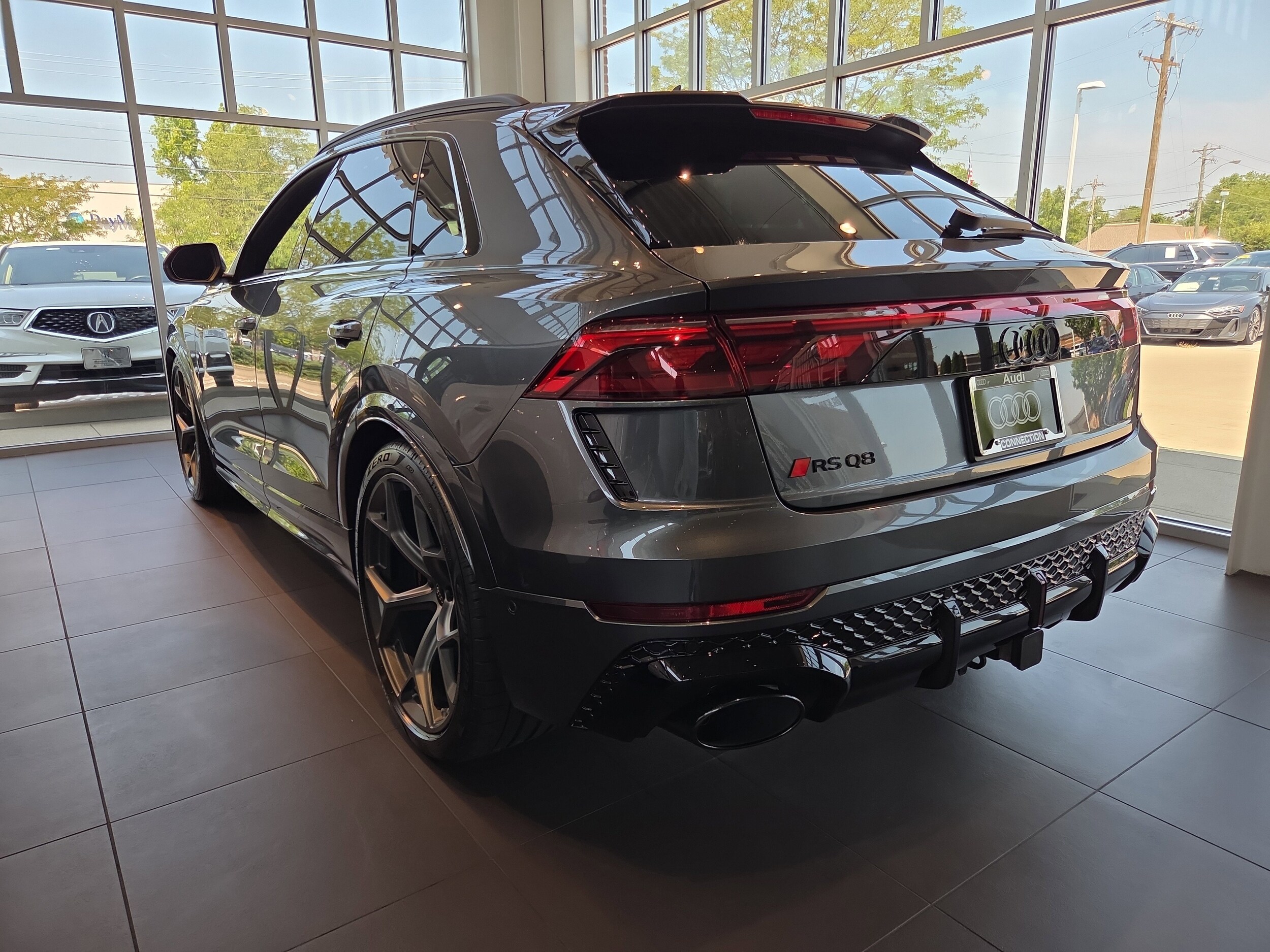 2025 Audi RS Q8 photo 3