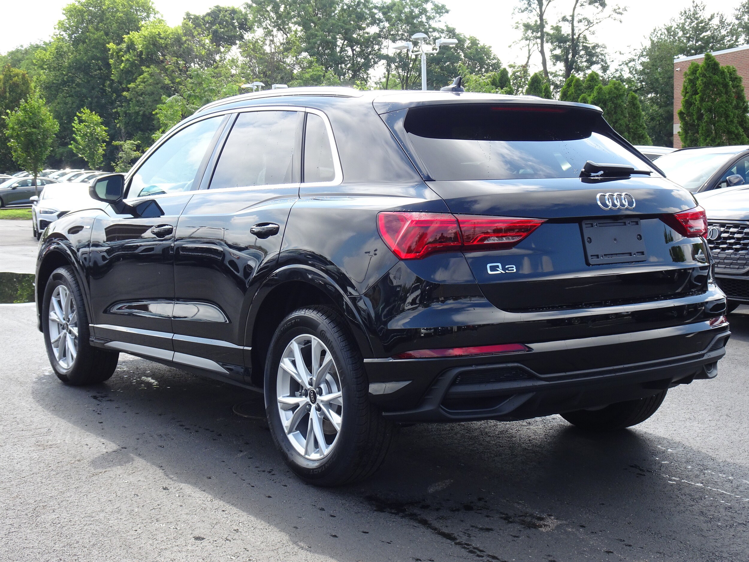 2025 Audi Q3 S line Premium Plus photo 3