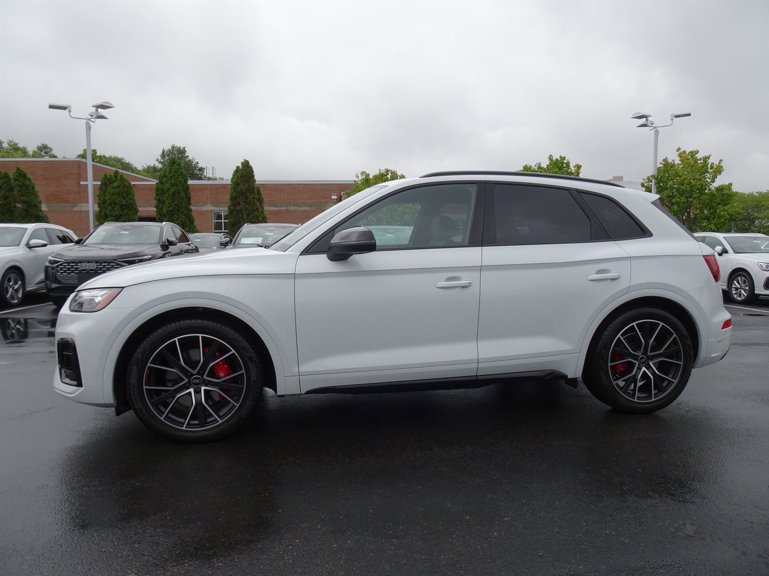 2025 Audi SQ5 Premium Plus photo 2