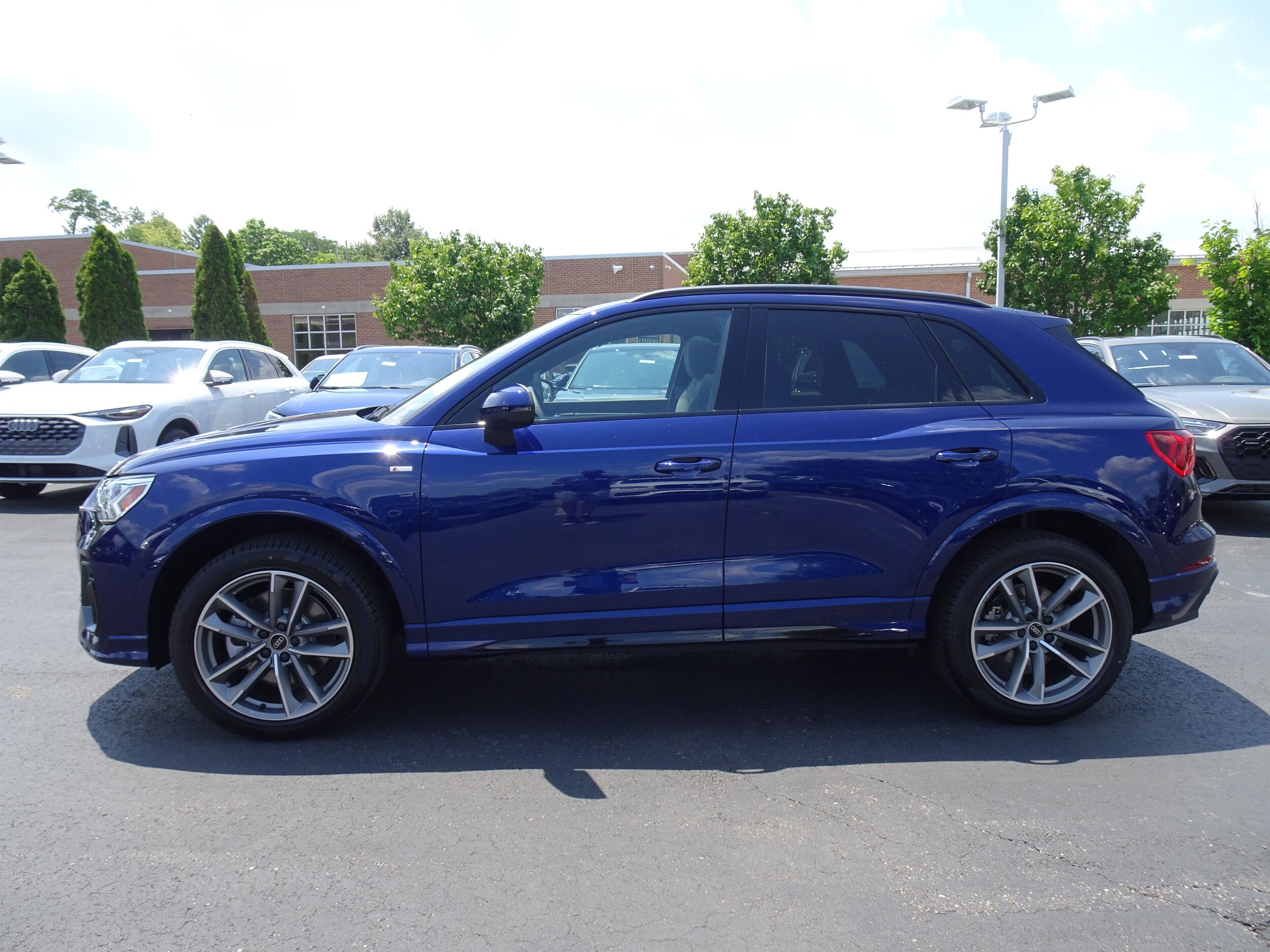 2025 Audi Q3 S line Premium photo 2