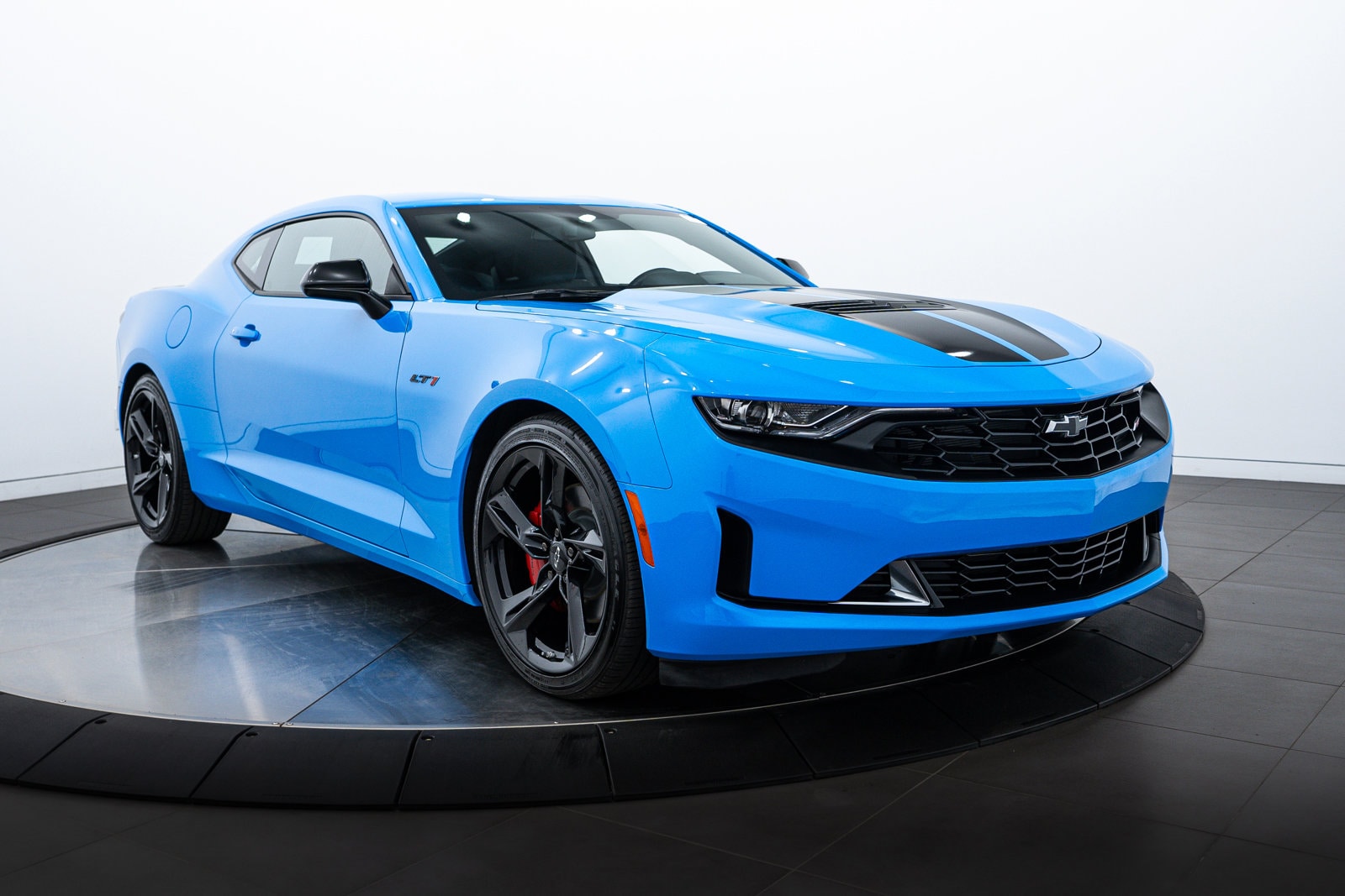 Used 2022 Chevrolet Camaro LT1 with VIN 1G1FF1R78N0134236 for sale in Highland Park, IL