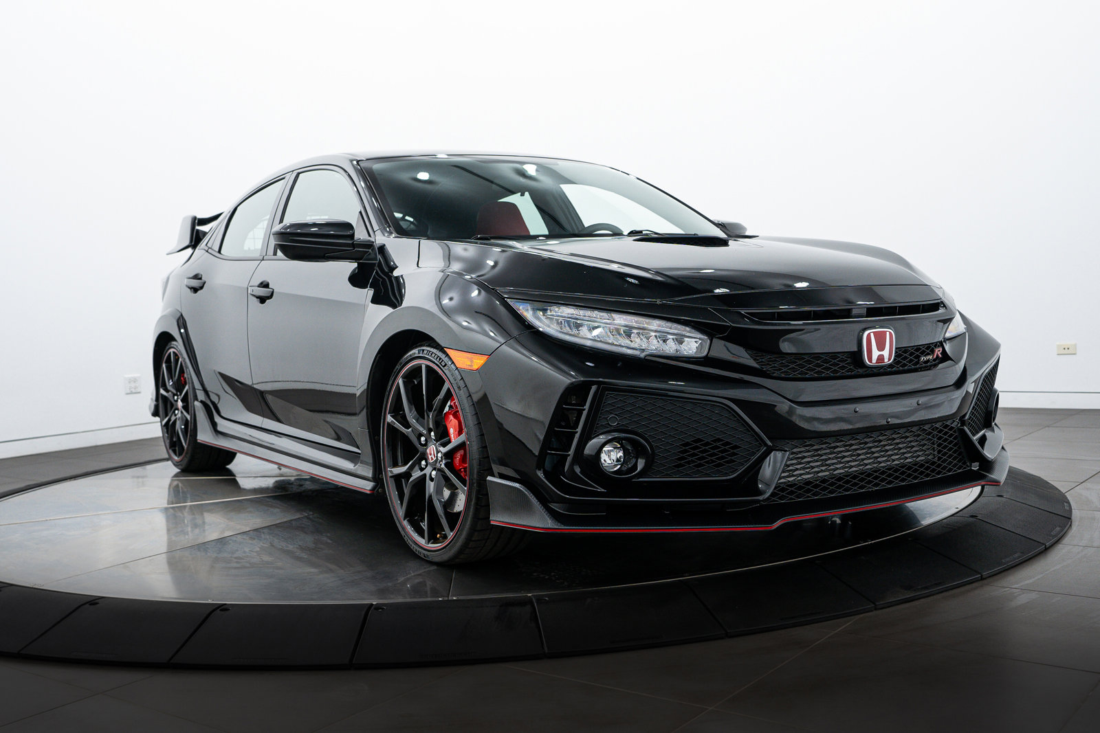 Used 2018 Honda Civic Hatchback Type-R with VIN SHHFK8G7XJU202299 for sale in Highland Park, IL