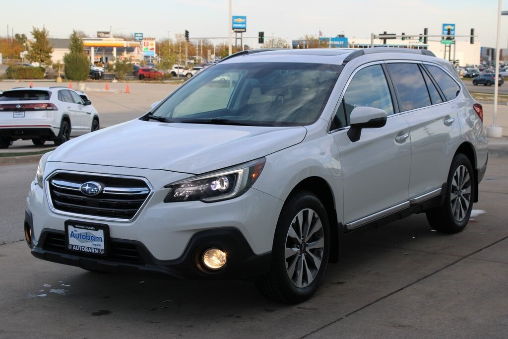 2019 Subaru Outback 2.5i Touring photo 3