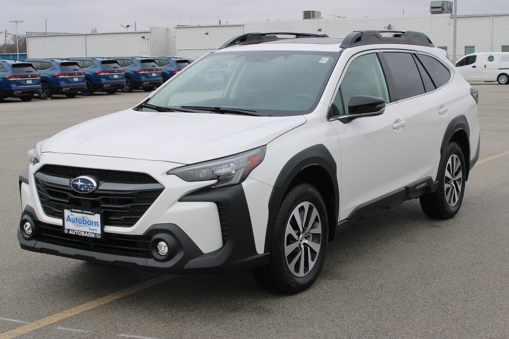 2025 Subaru Outback Premium's photo