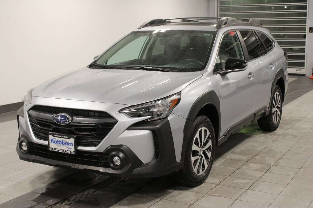2025 Subaru Outback Premium's photo