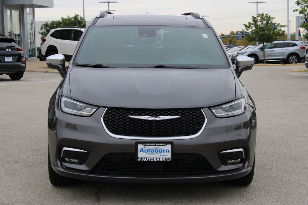 2022 Chrysler Pacifica Pinnacle photo 2