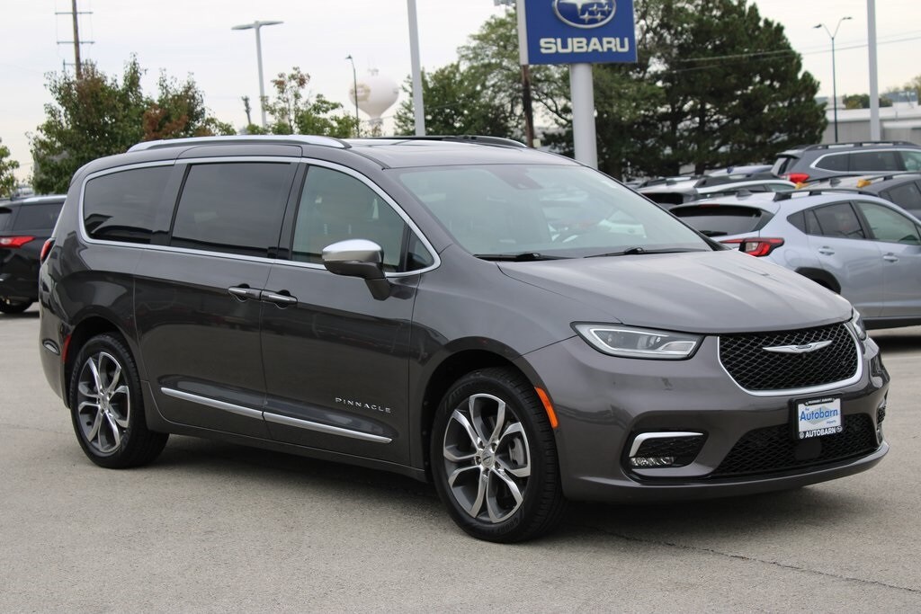 2022 Chrysler Pacifica Pinnacle photo 3