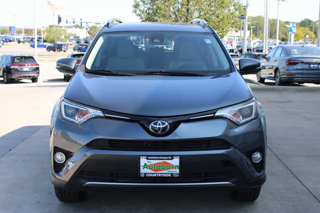 Used 2018 Toyota RAV4 XLE with VIN JTMRFREV0JD243705 for sale in Countryside, IL