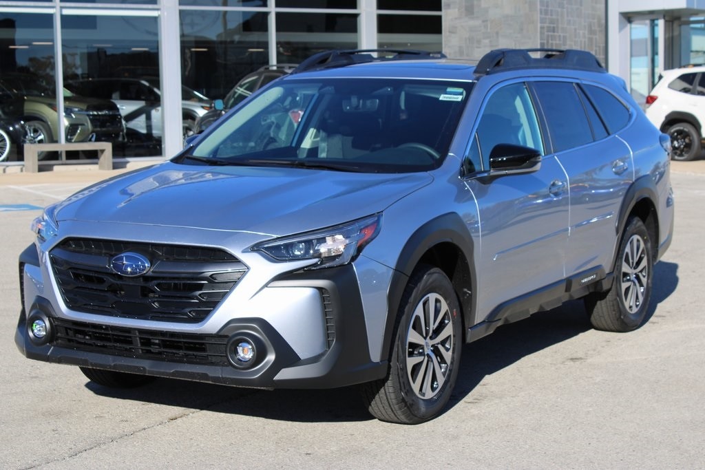 2025 Subaru Outback Premium's photo