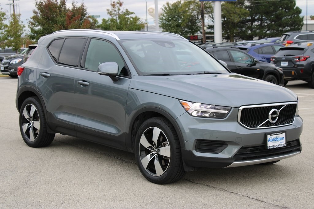 2019 Volvo XC40 Momentum photo 3
