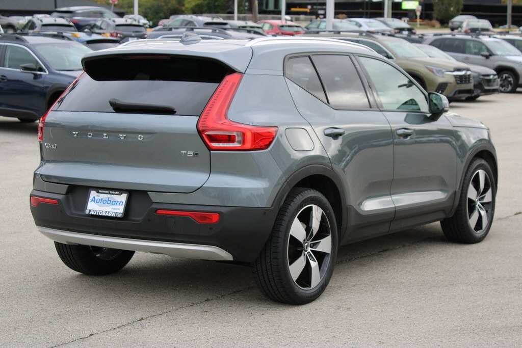 2019 Volvo XC40 Momentum photo 4