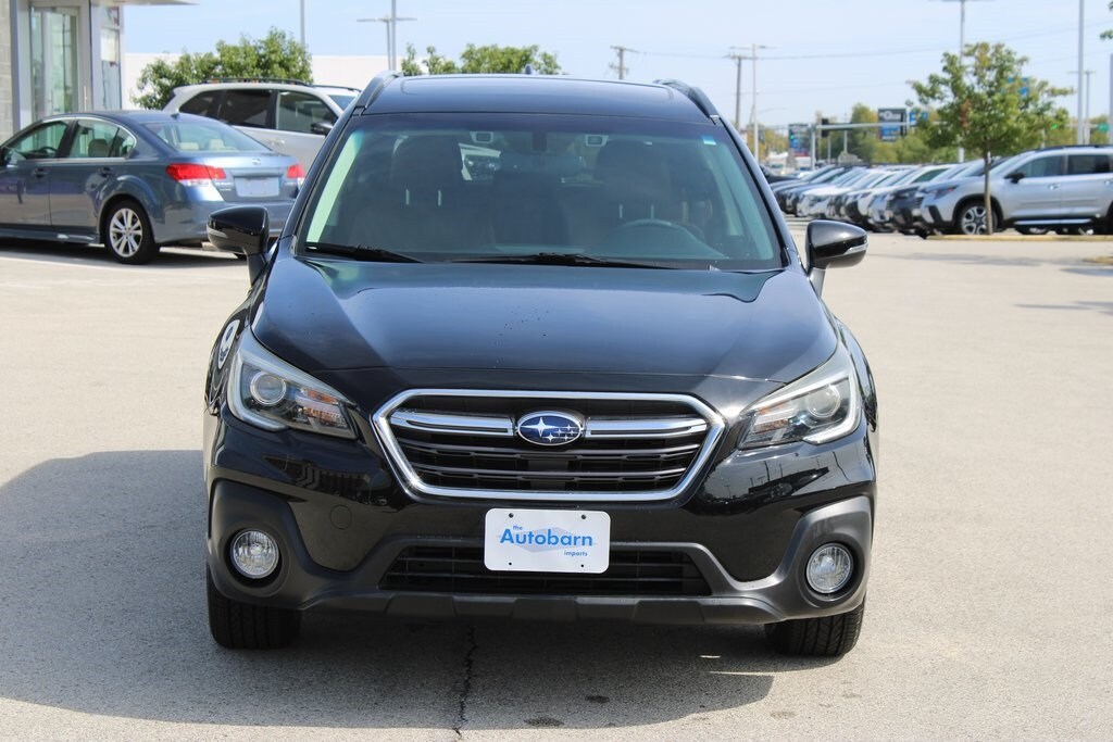 2018 Subaru Outback 3.6R Touring photo 2