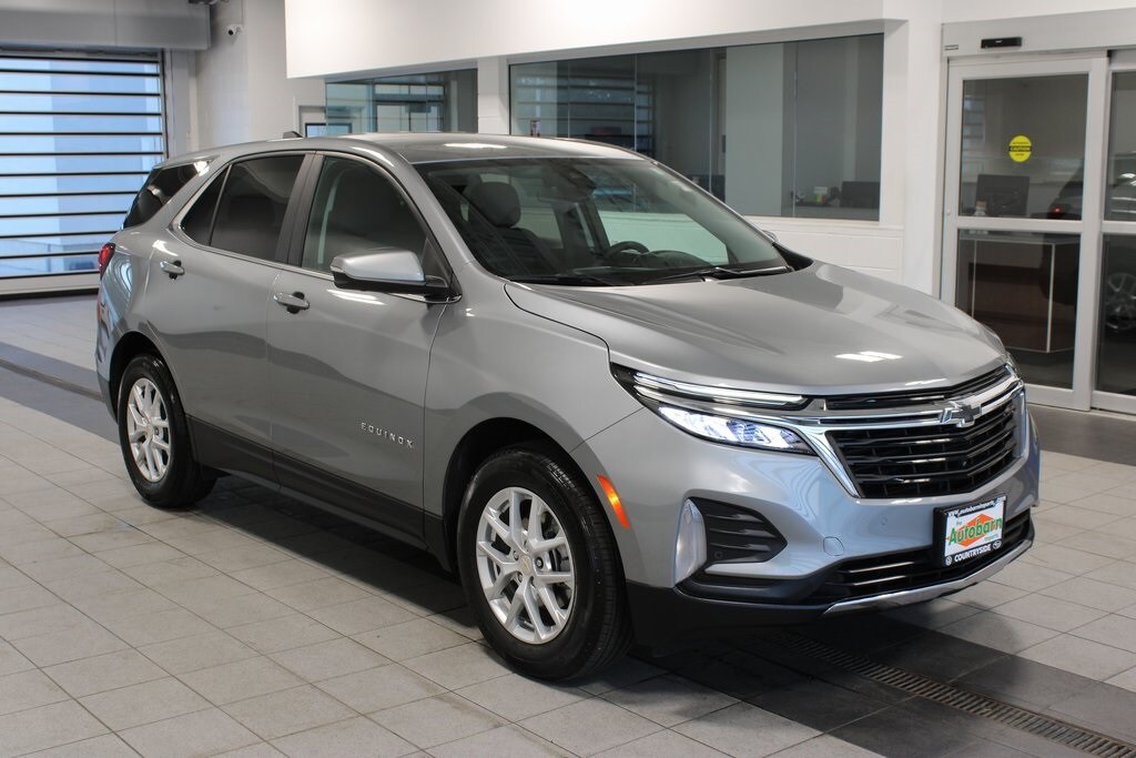 2024 Chevrolet Equinox LT photo 3